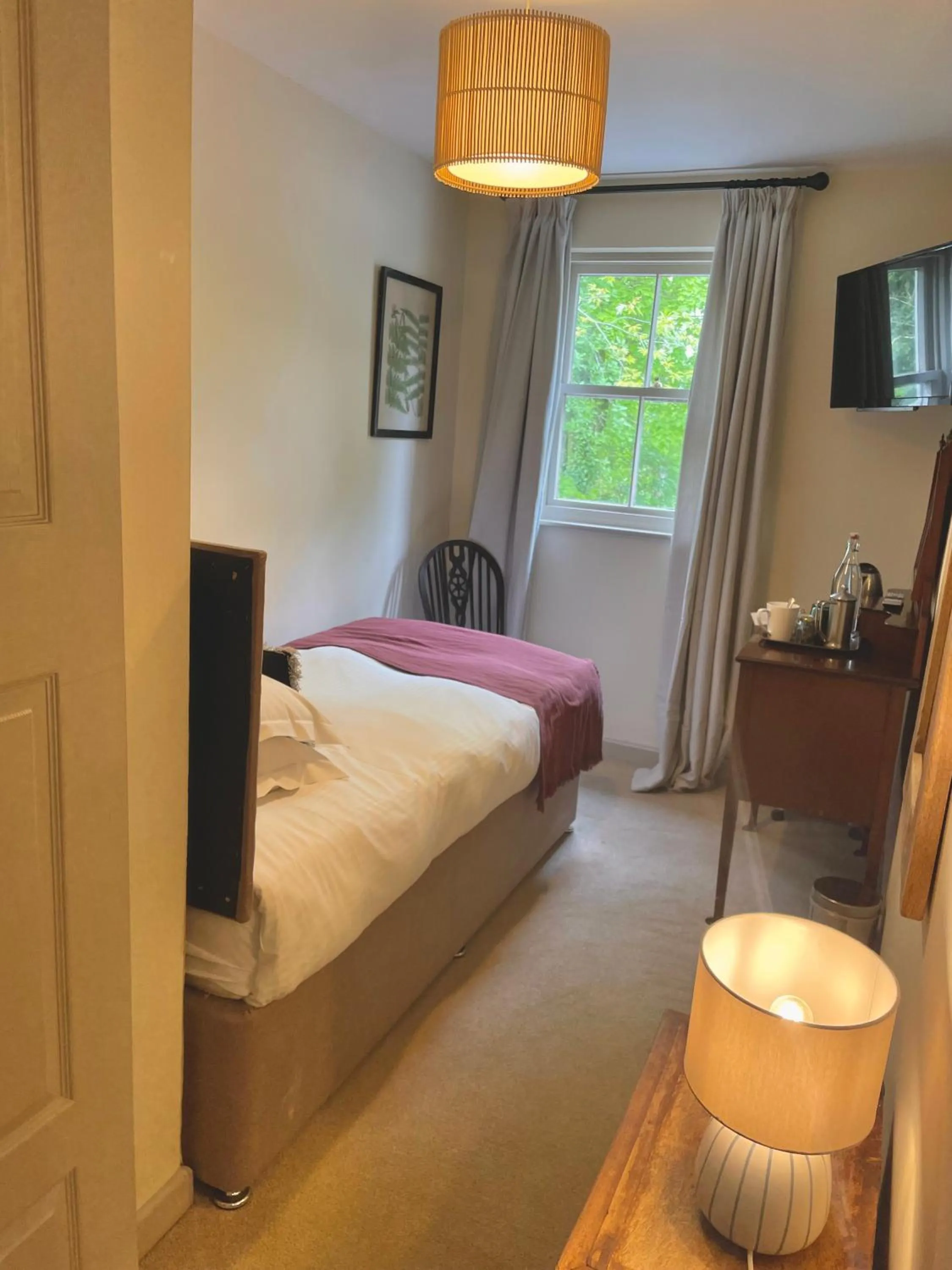 Bedroom, Bed in Castle Inn