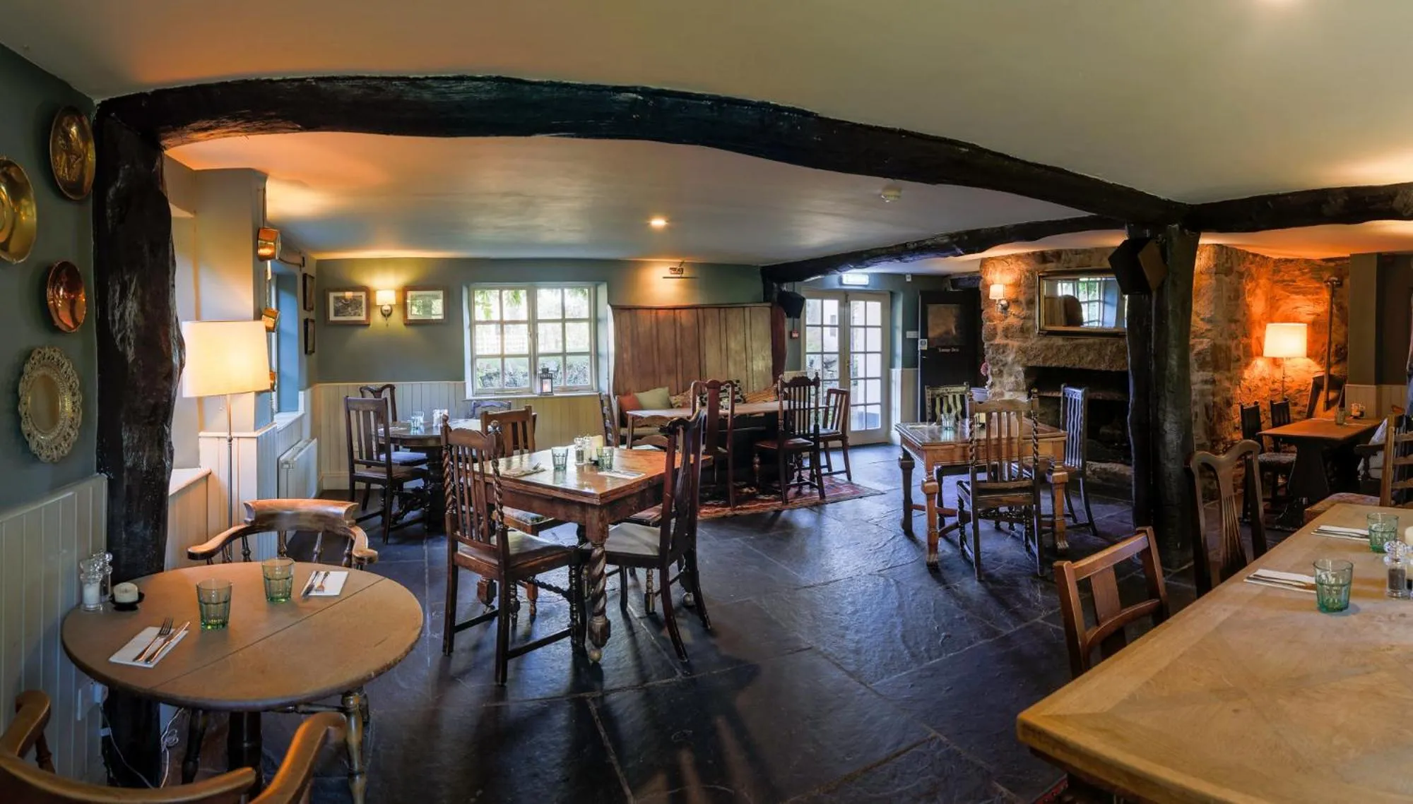 Restaurant/places to eat in Castle Inn