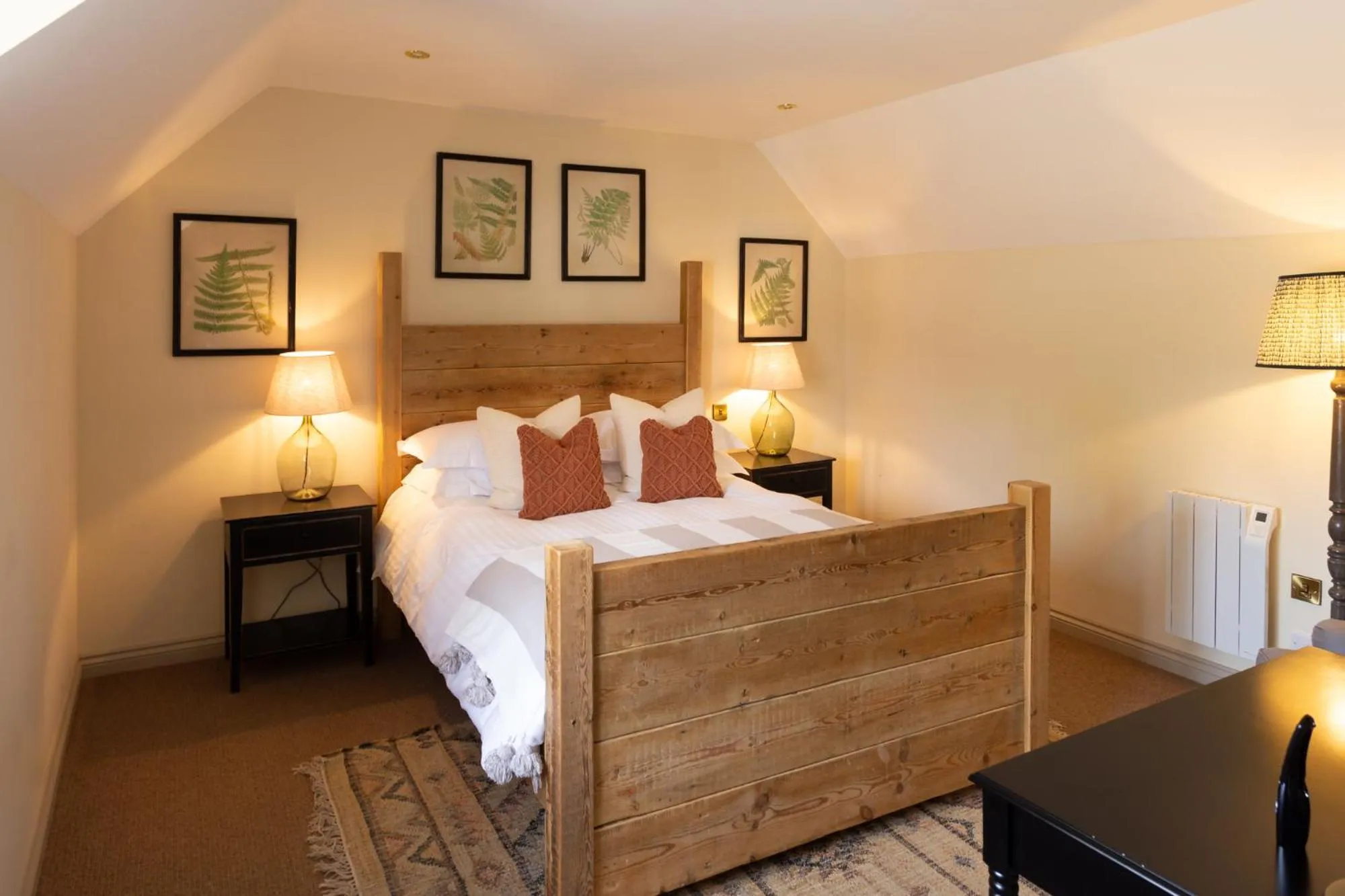 Photo of the whole room, Bed in Castle Inn