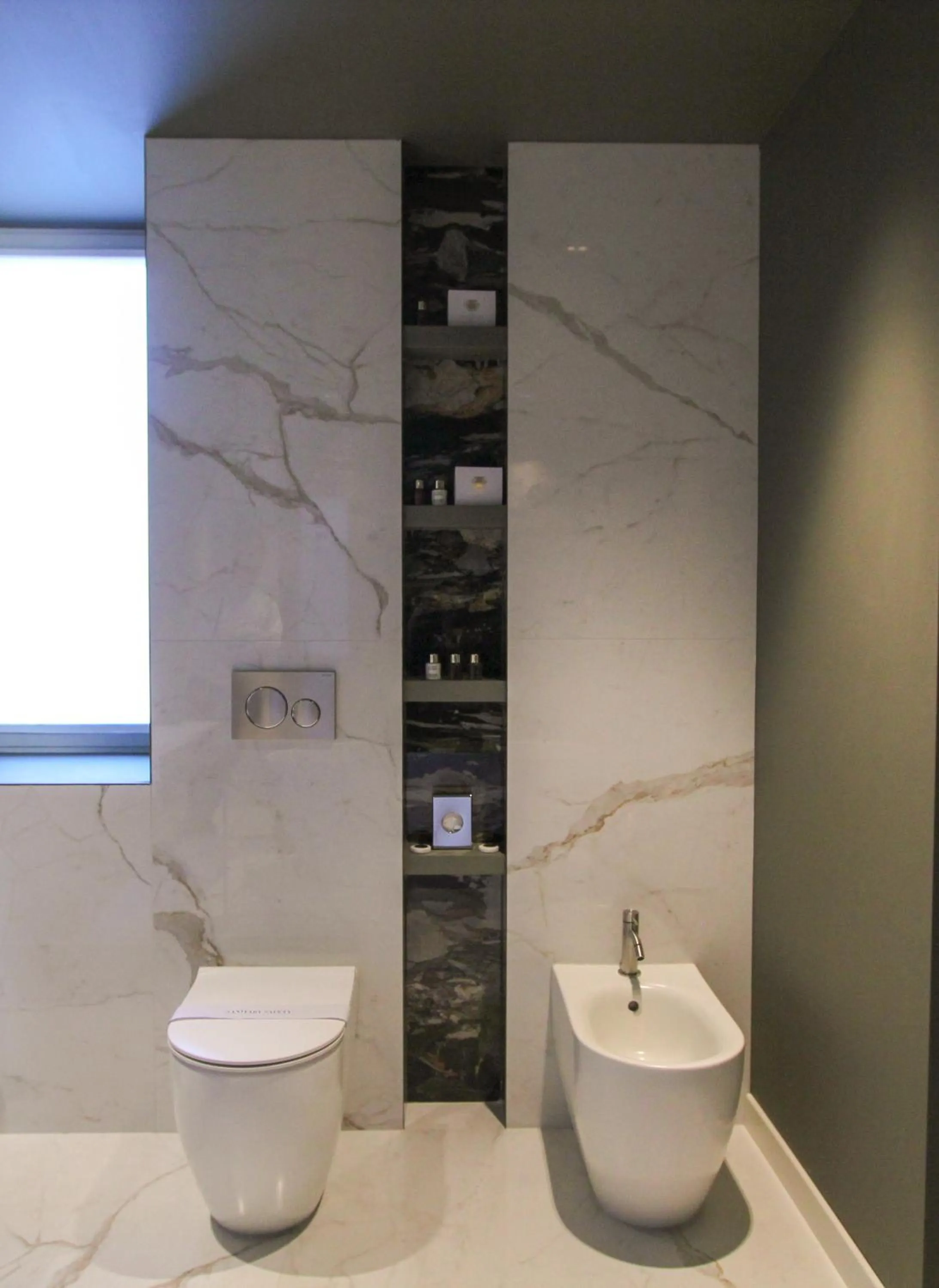 Toilet in Ambassador Palace Hotel