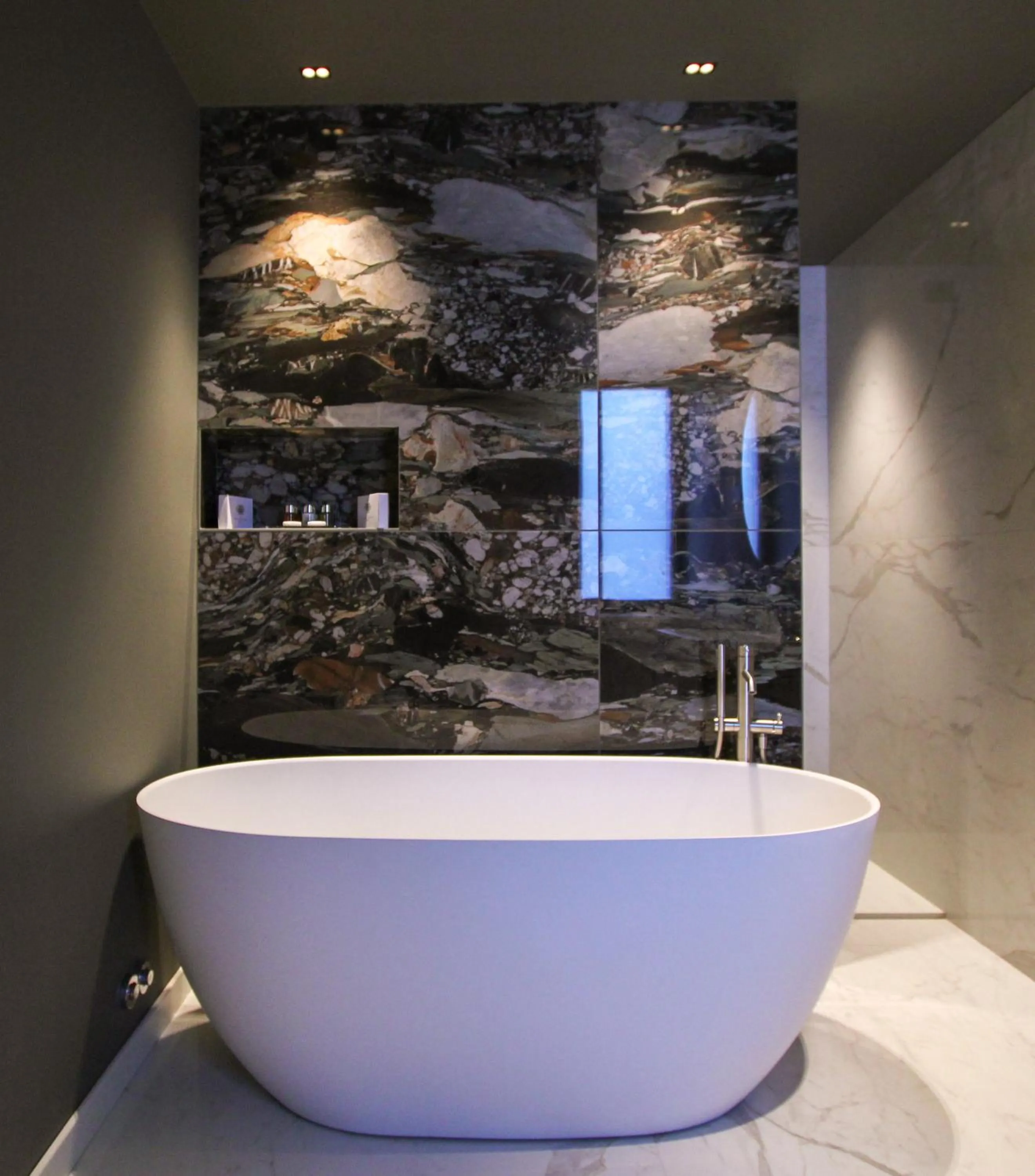 Bath in Ambassador Palace Hotel