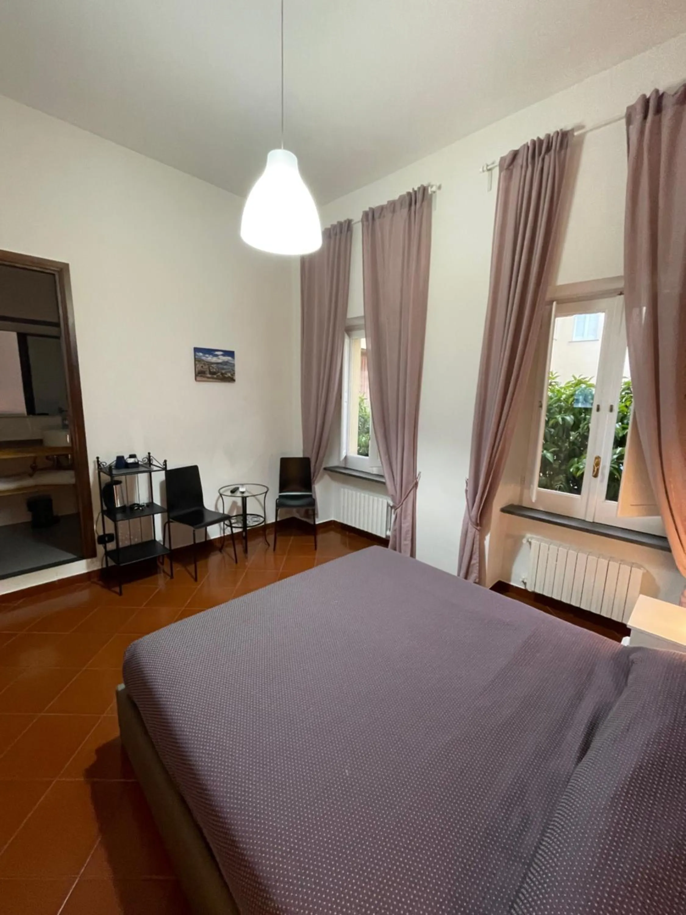 Bedroom, Bed in Dante Rooms