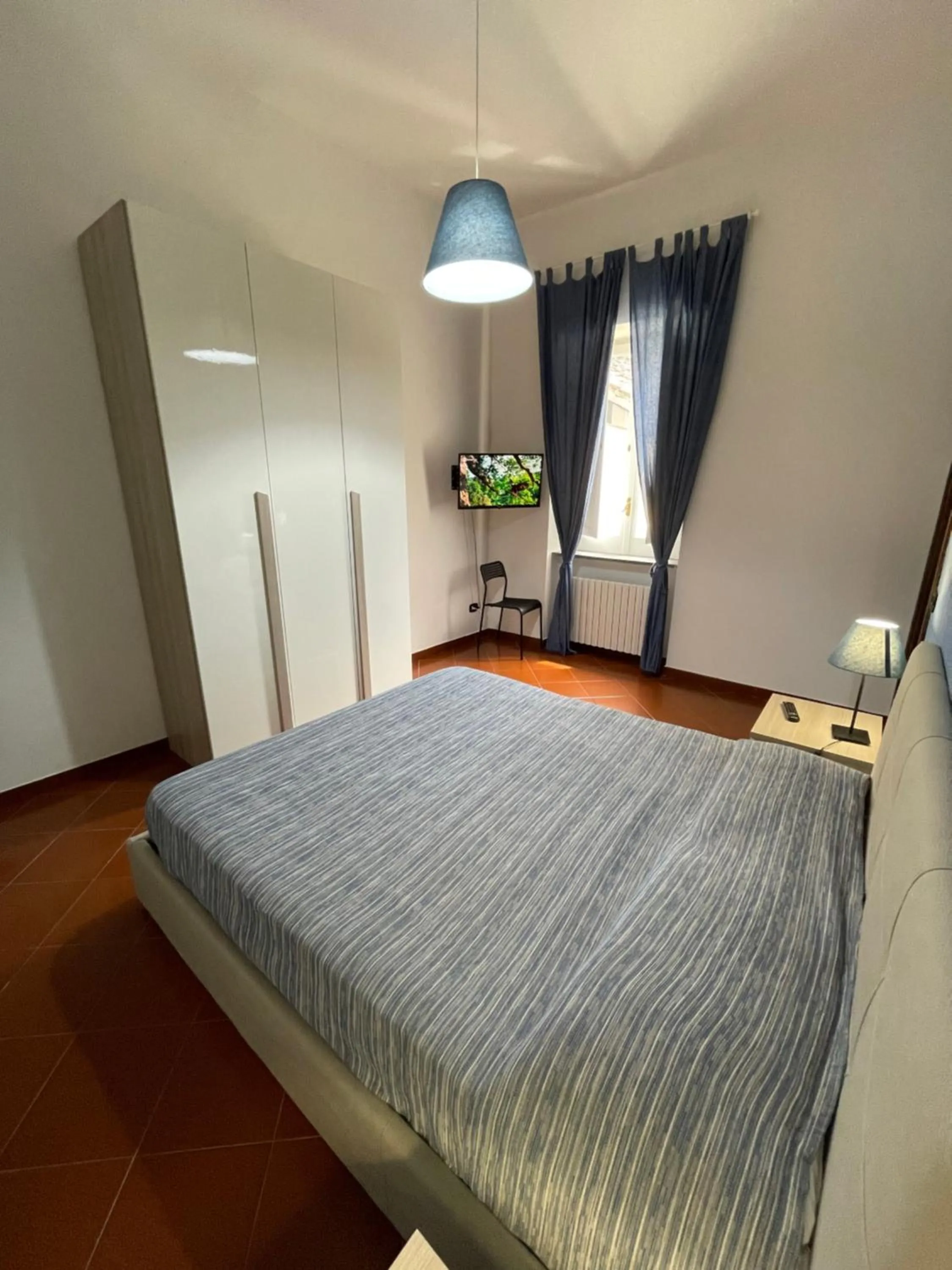 safe, Bed in Dante Rooms