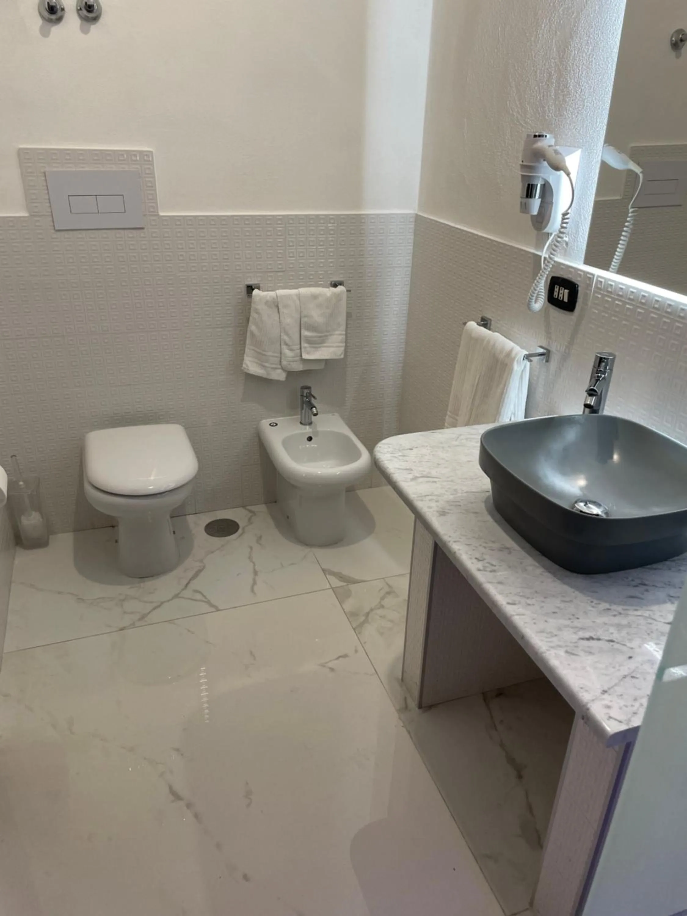 Toilet in Dante Rooms