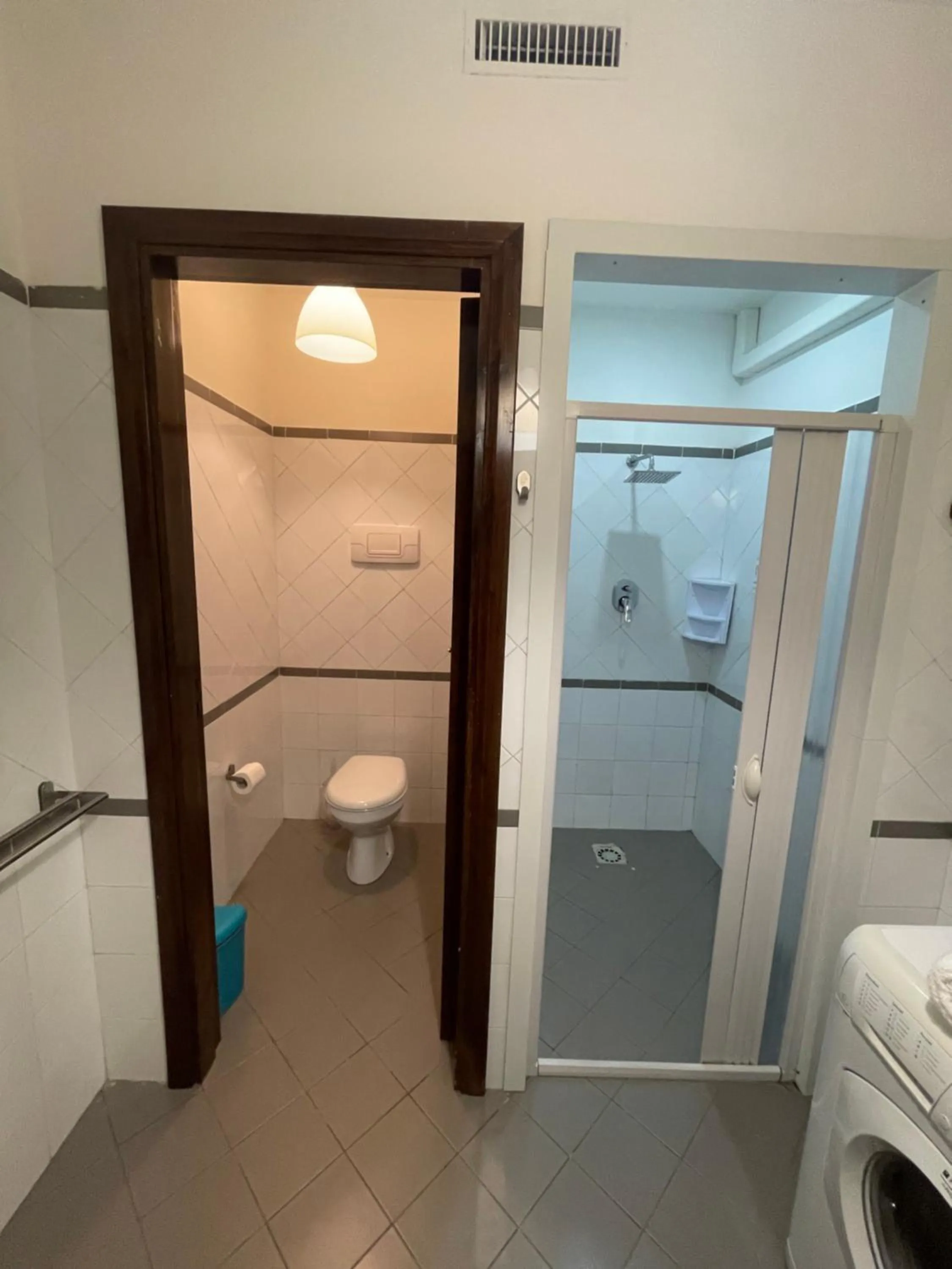 Bathroom in Dante Rooms