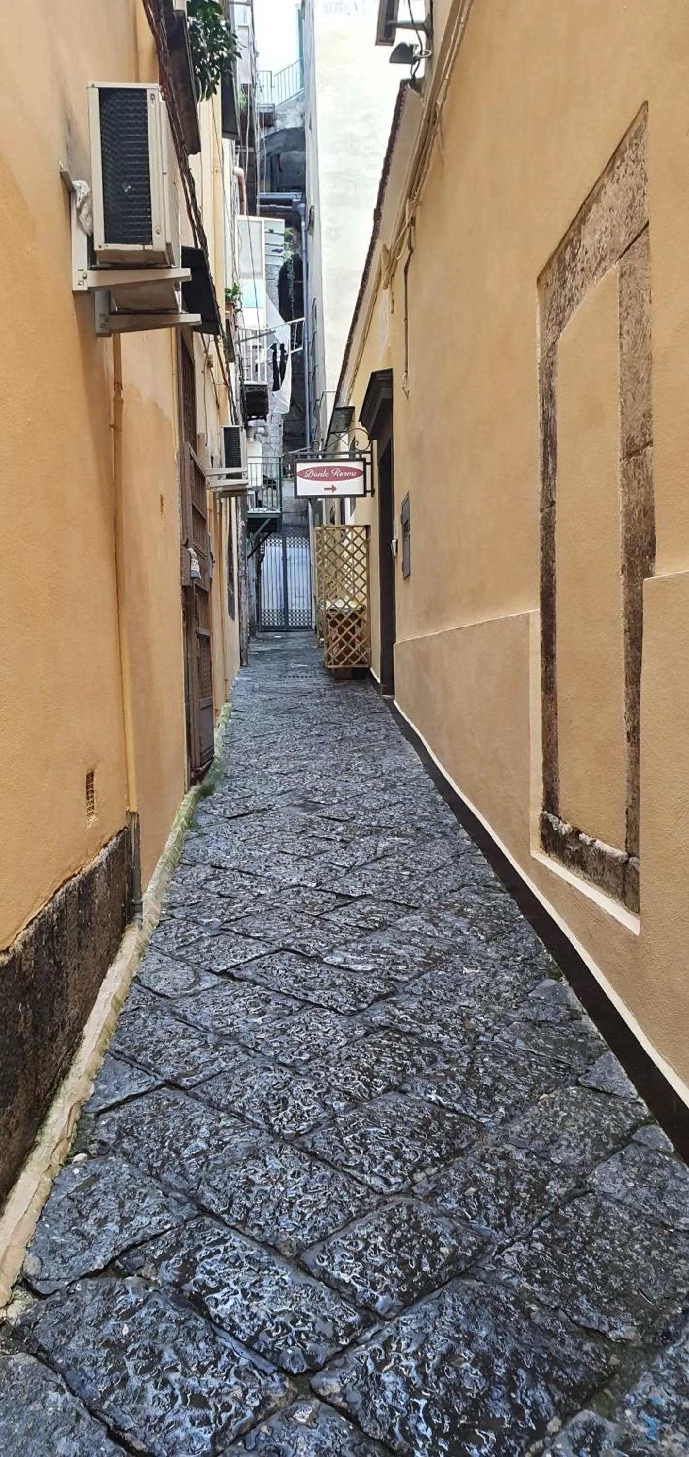 Neighbourhood in Dante Rooms