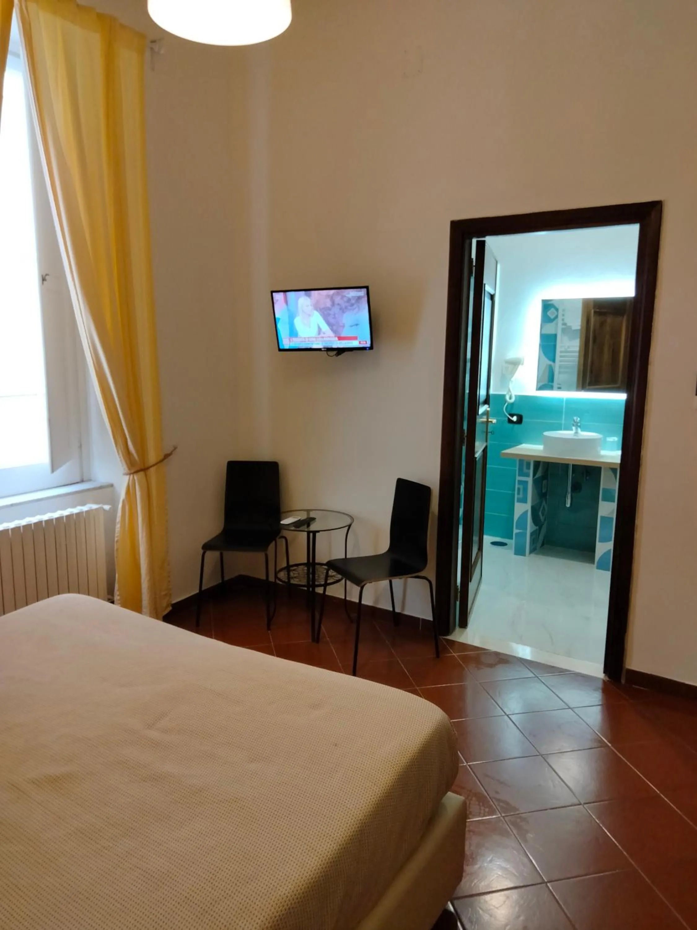 Bedroom, Bed in Dante Rooms