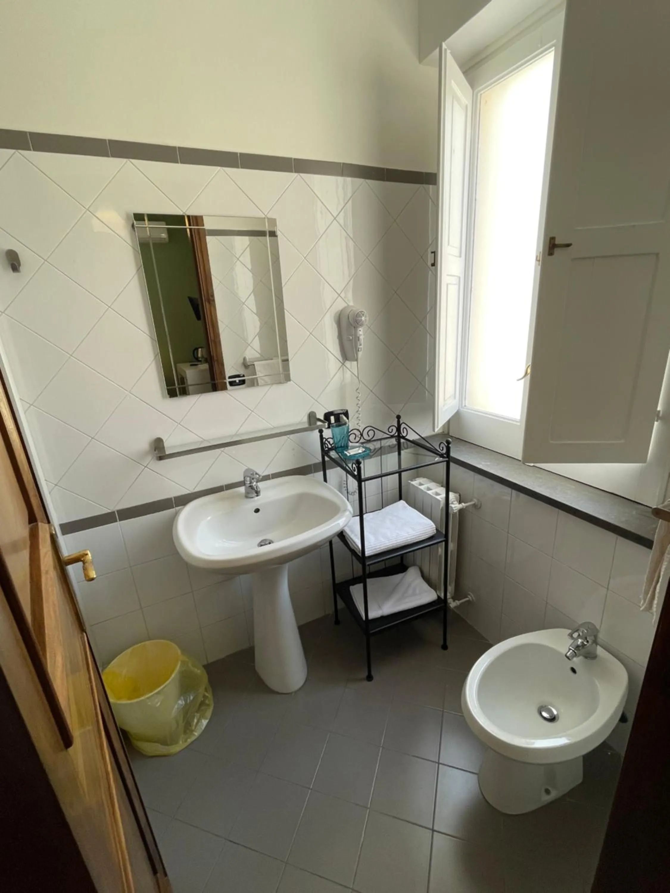 bidet in Dante Rooms