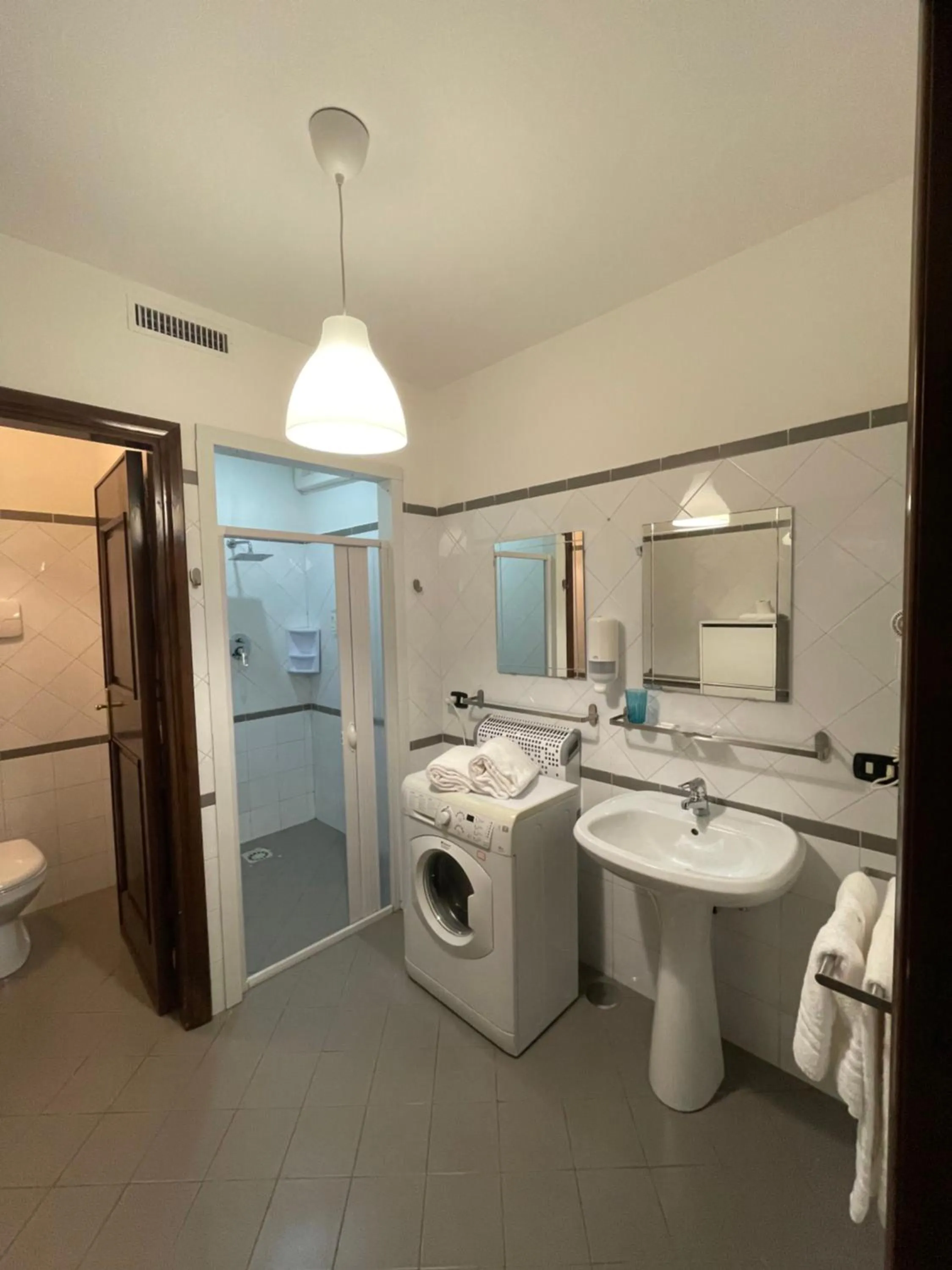 washing machine in Dante Rooms