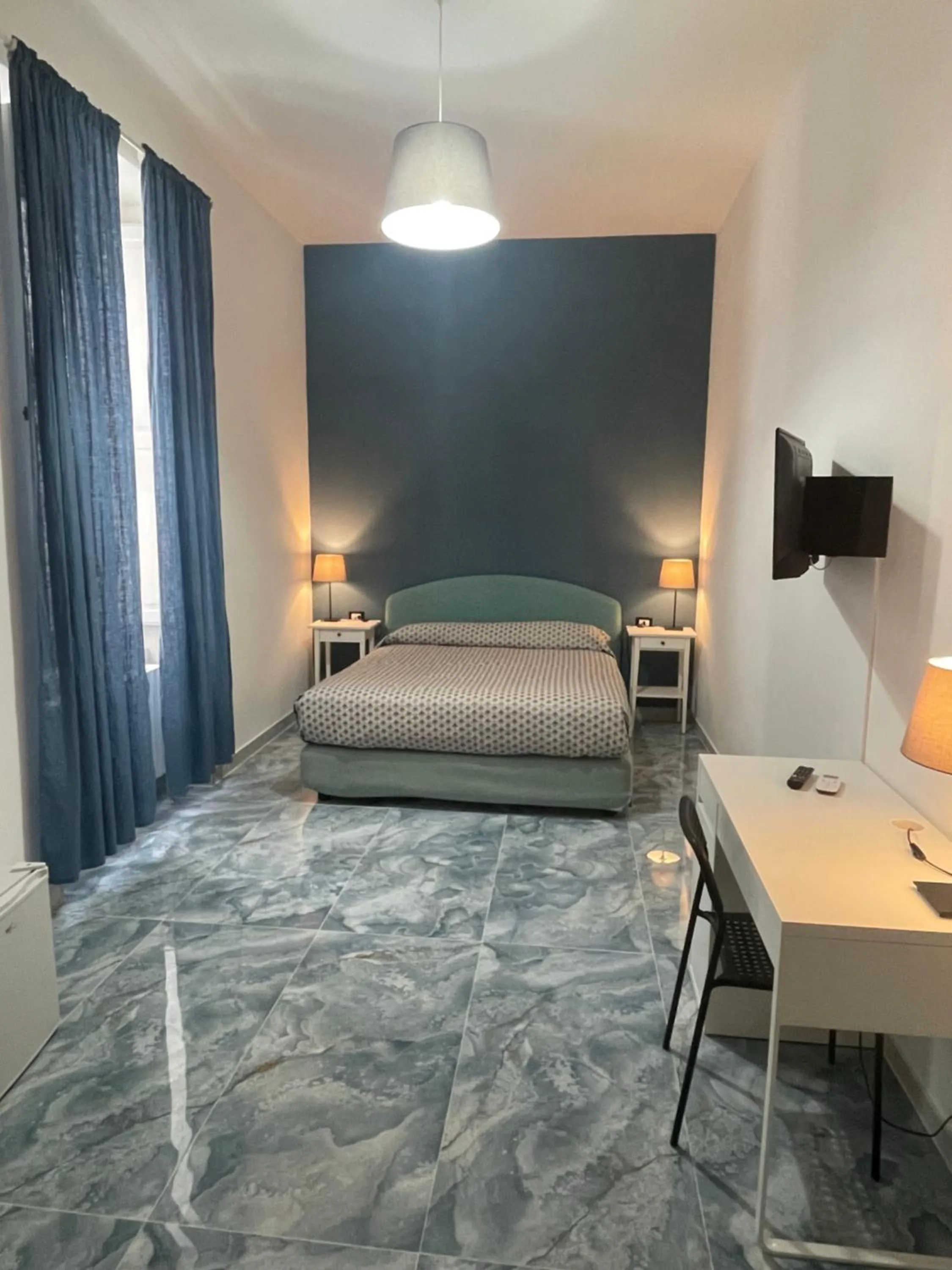 Bedroom, Bed in Dante Rooms