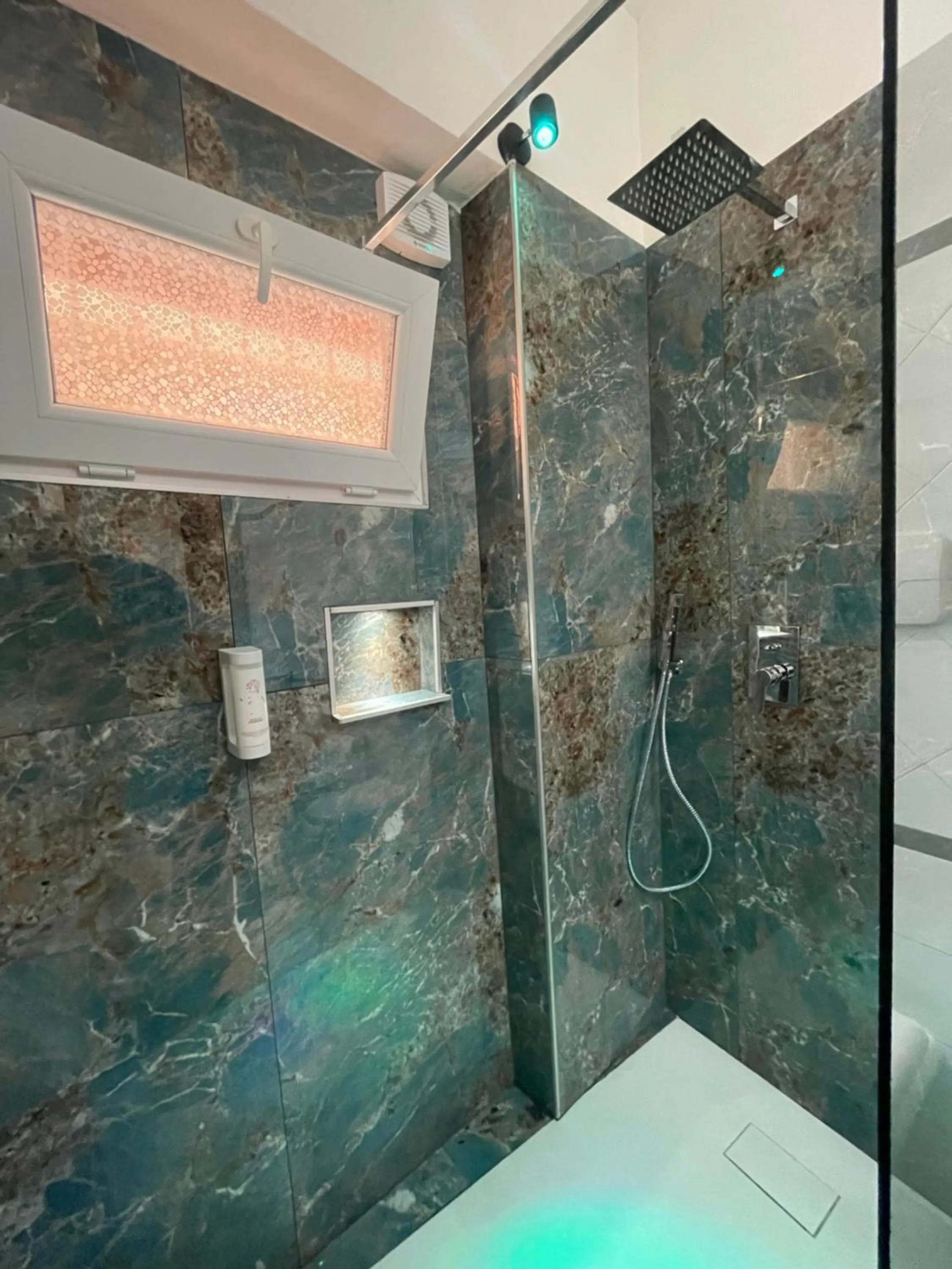 Shower in Dante Rooms