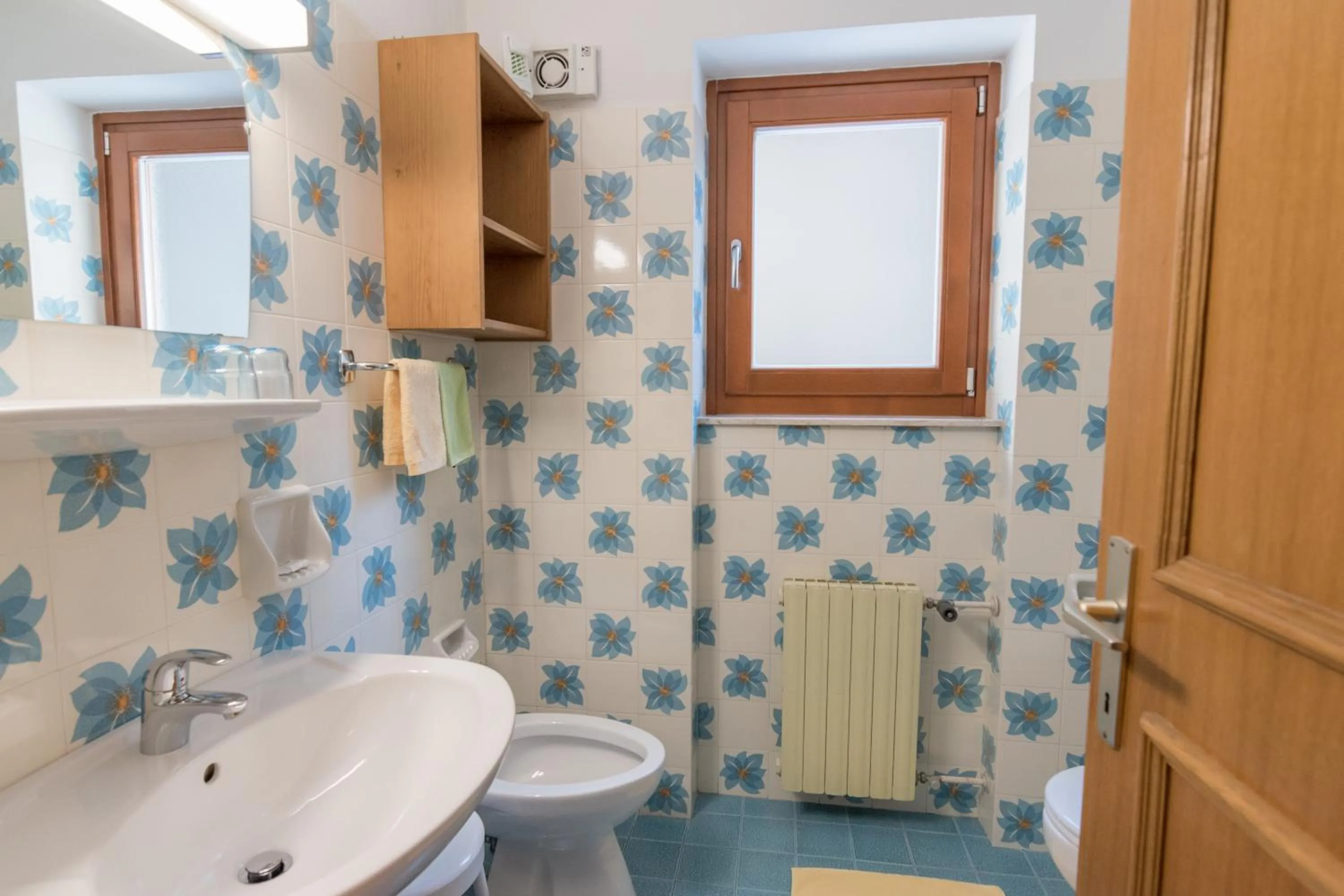 Shower in Garni La Vara