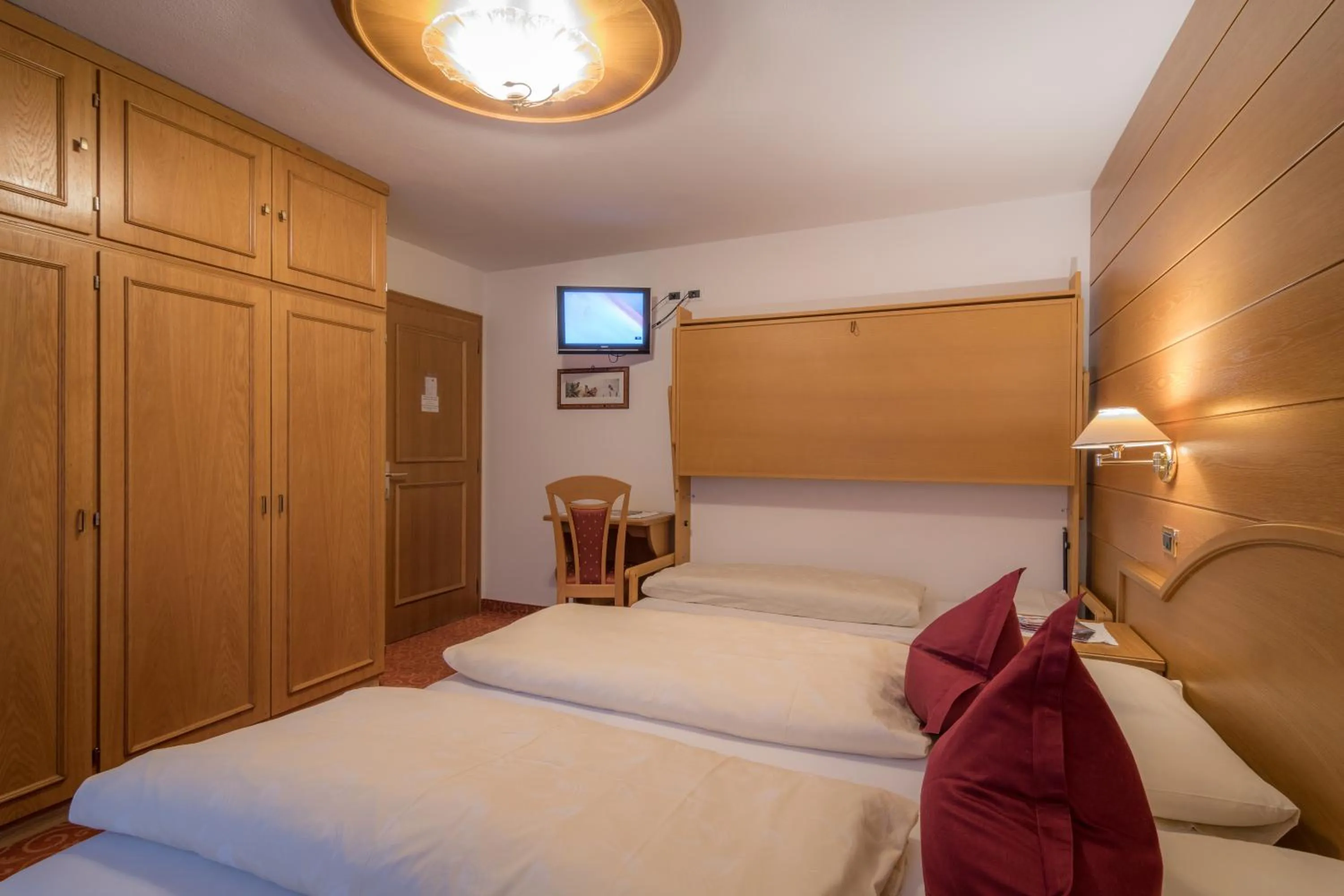 Balcony/Terrace, Bed in Garni La Vara