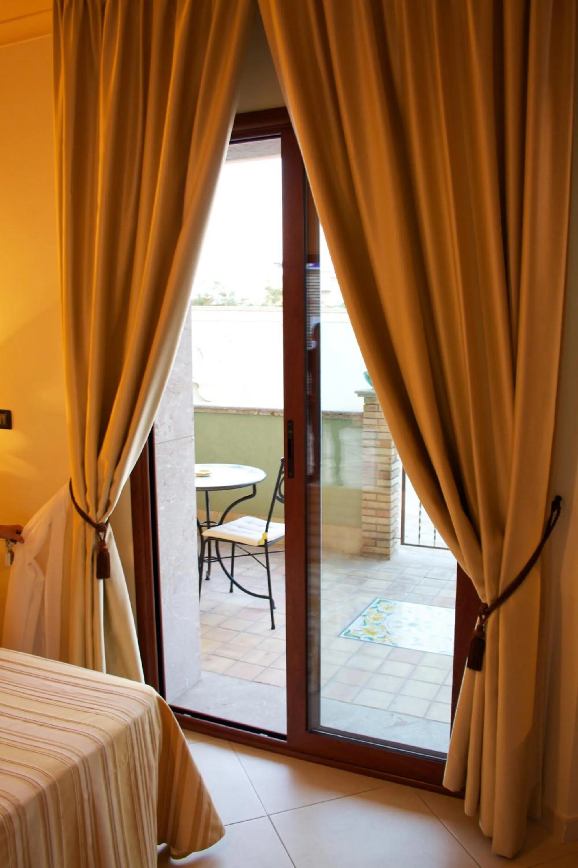Balcony/Terrace, Bed in Villa Cristina