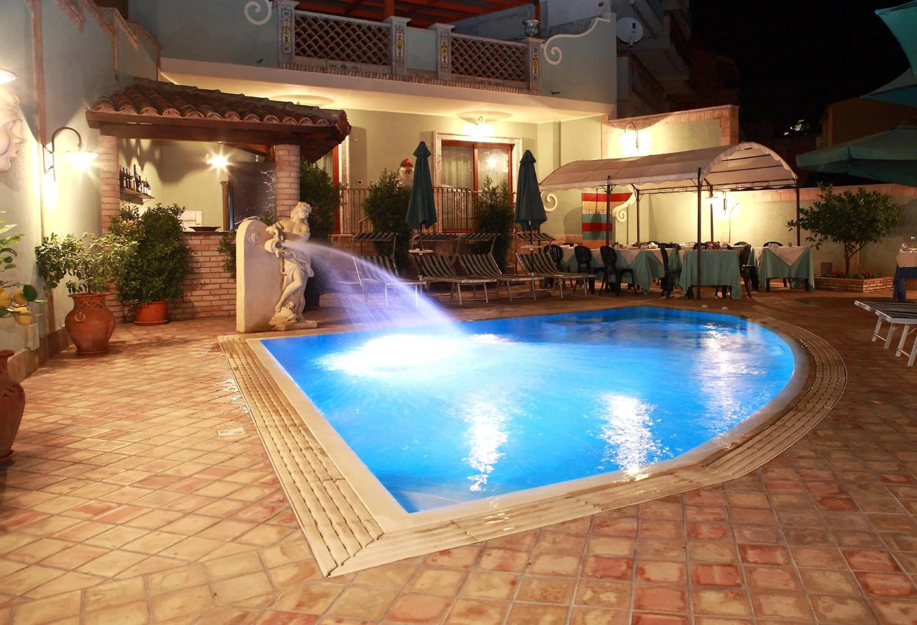 Swimming pool in Villa Cristina