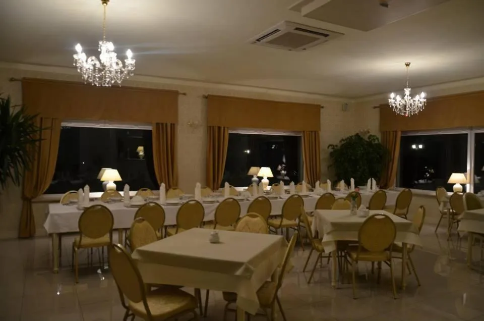 Restaurant/places to eat in Villa Anna