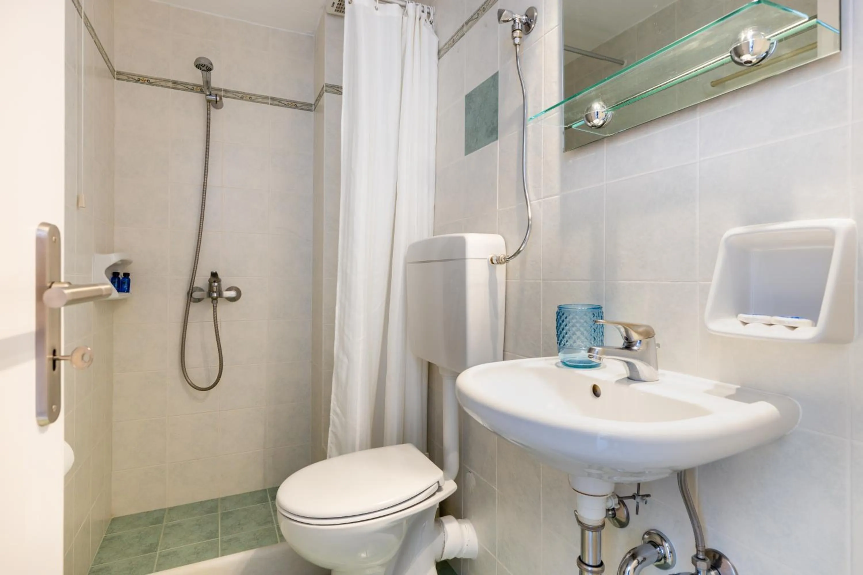 Bathroom in Hotel Dina