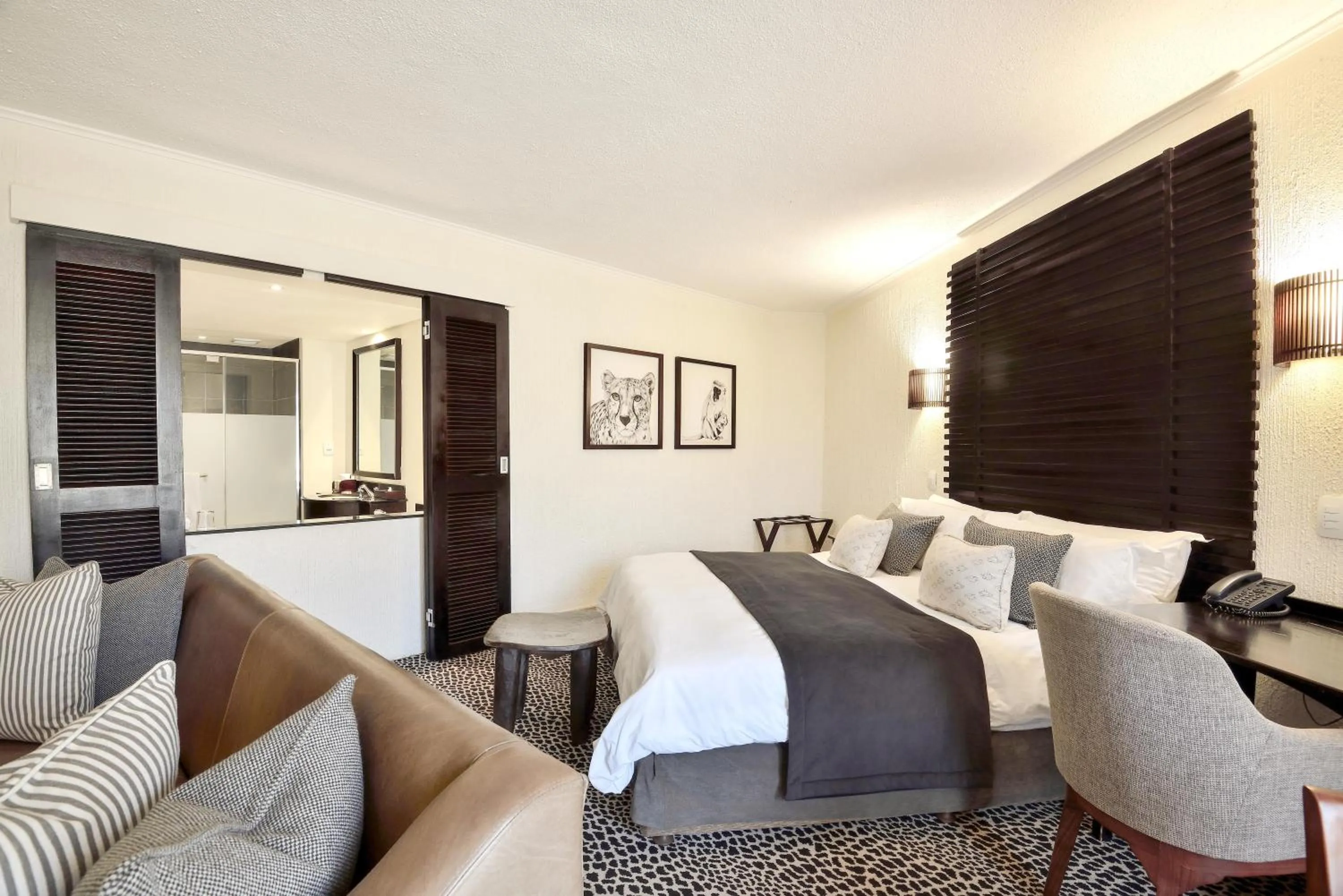 Photo of the whole room in Bakubung Bush Lodge