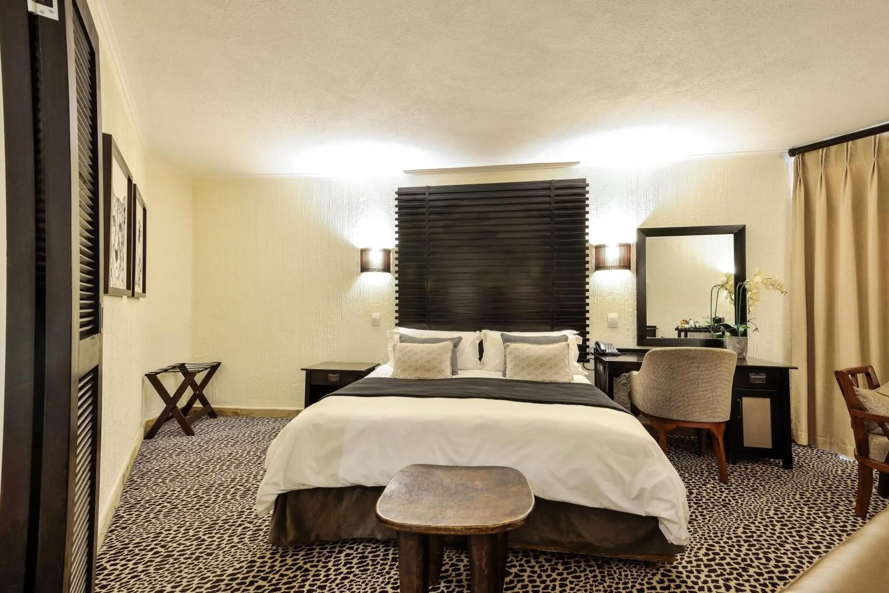 Luxury King Suite - single occupancy in Bakubung Bush Lodge Luxury King Suite - single occupancy in Bakubung Bush Lodge