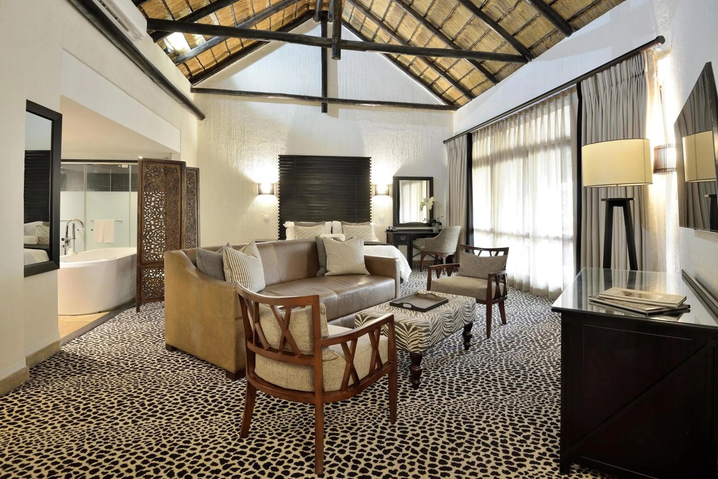 Photo of the whole room in Bakubung Bush Lodge