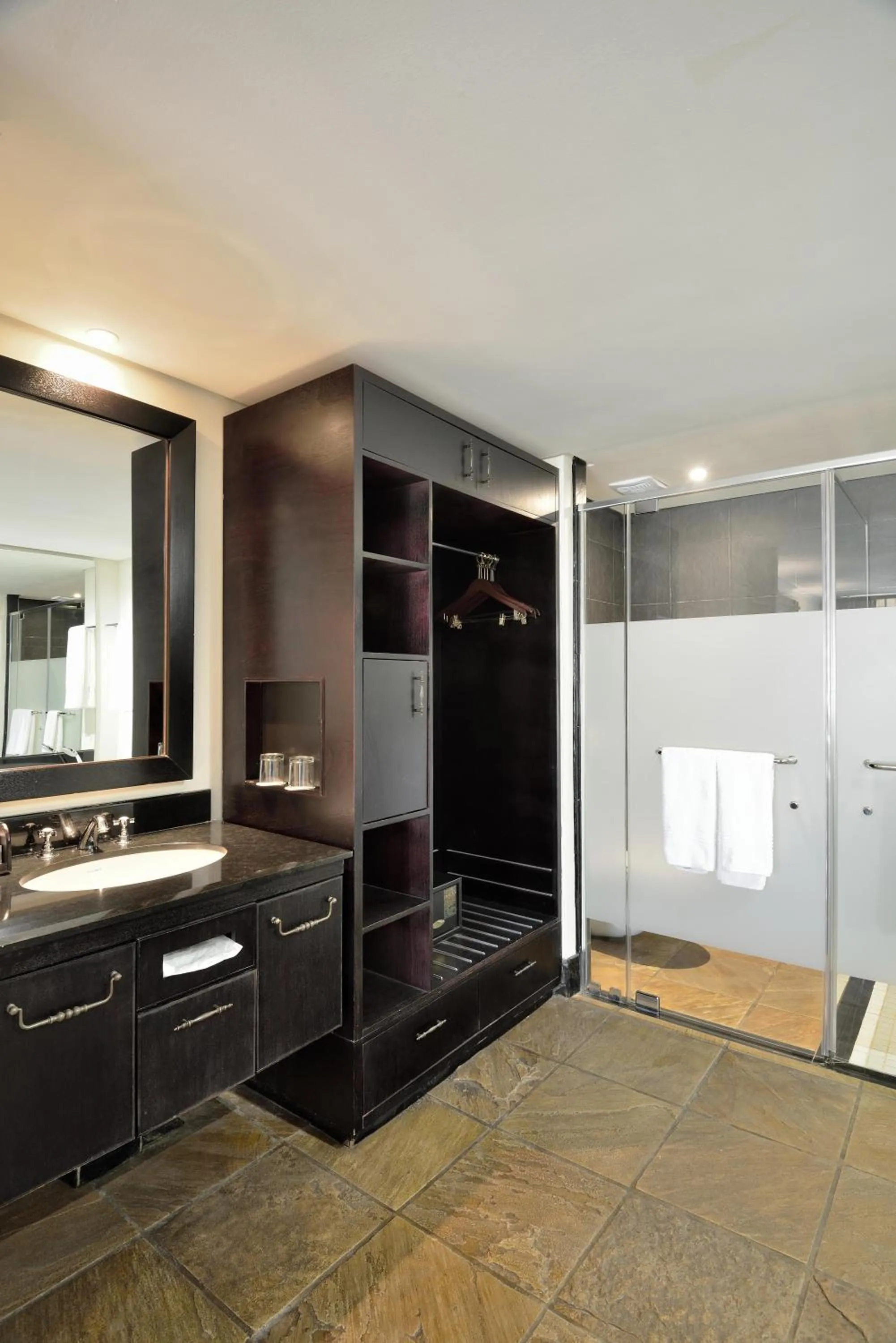 Photo of the whole room in Bakubung Bush Lodge