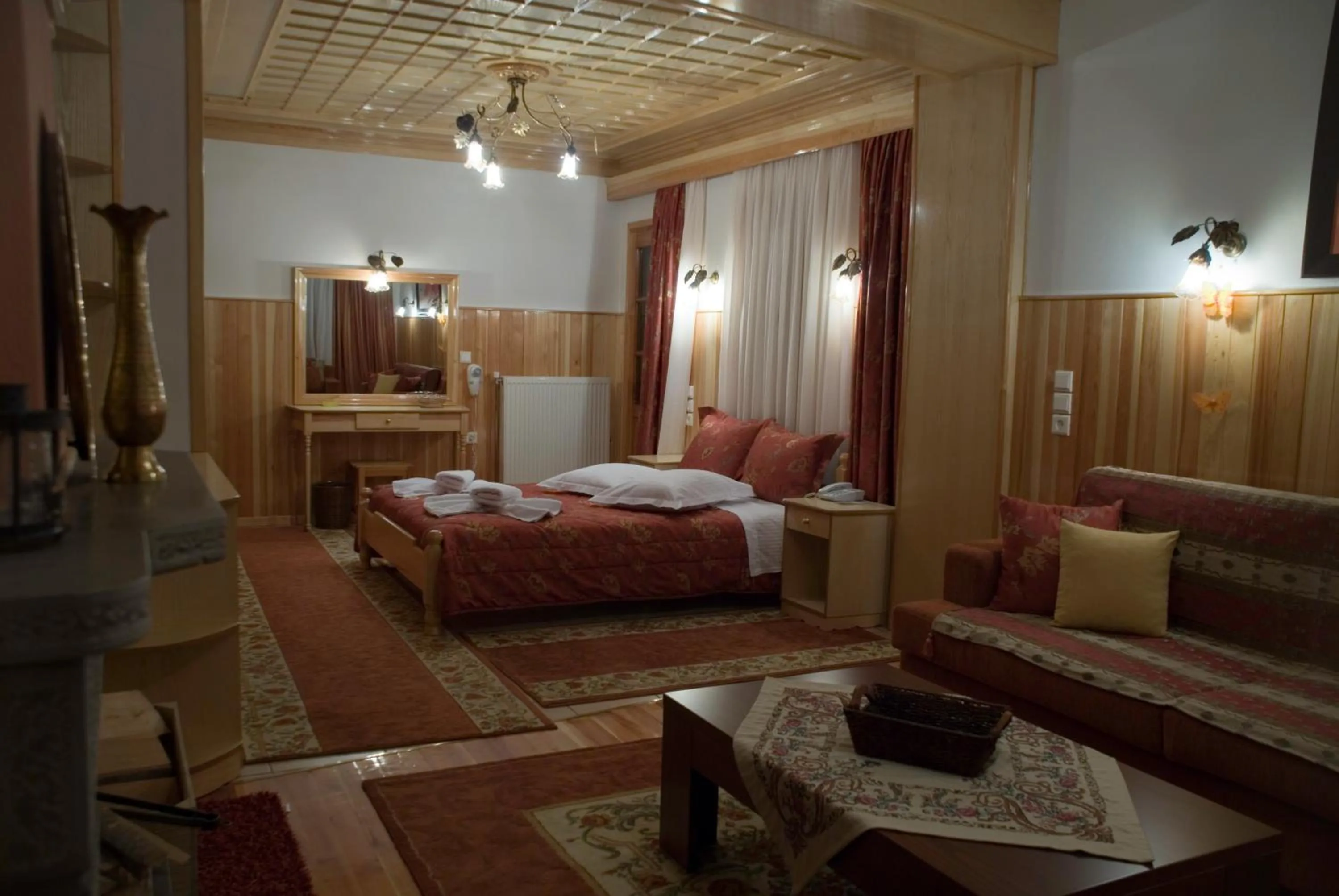 Photo of the whole room, Bed in Asteri Metsovou