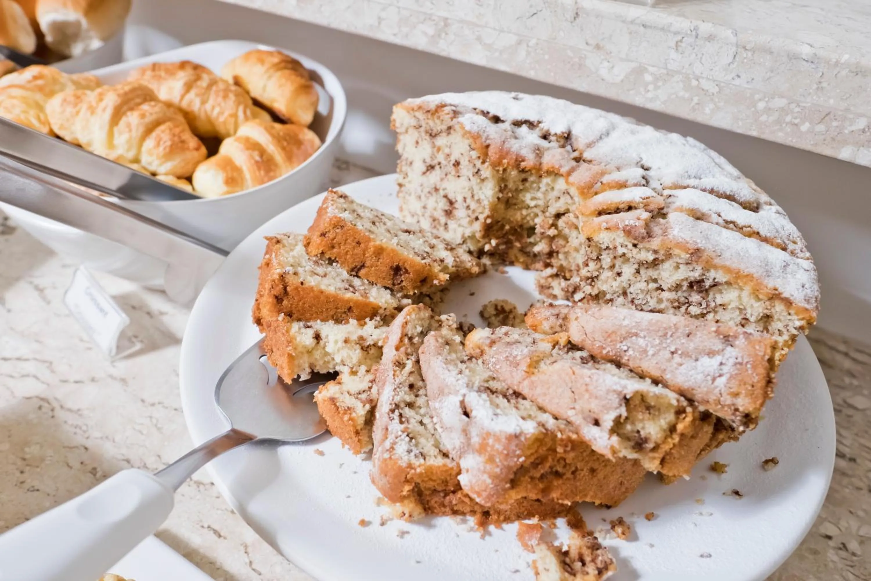 Buffet breakfast in Caitá Hotéis