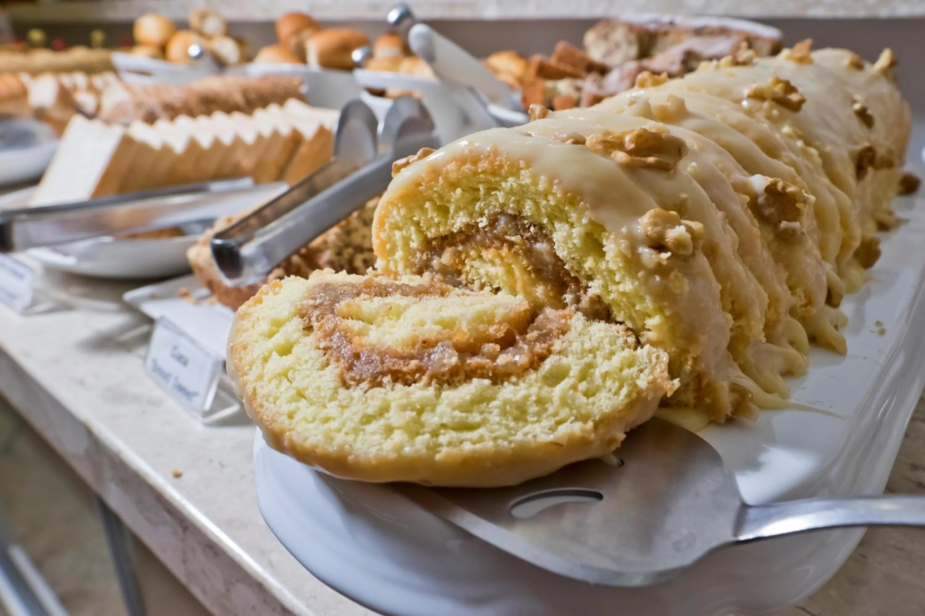 Buffet breakfast in Caitá Hotéis