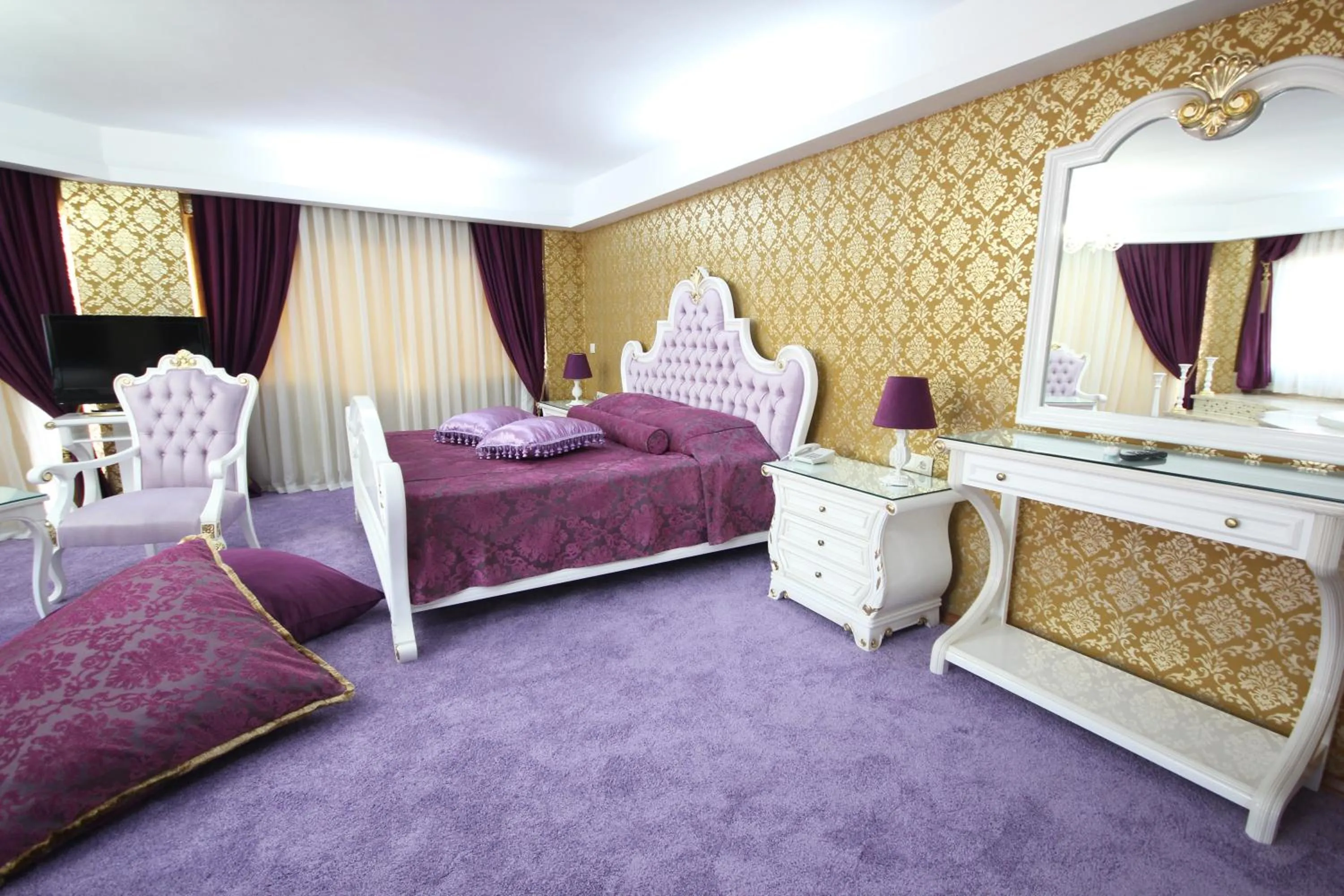 Photo of the whole room, Bed in Grand Corner Boutique Hotel