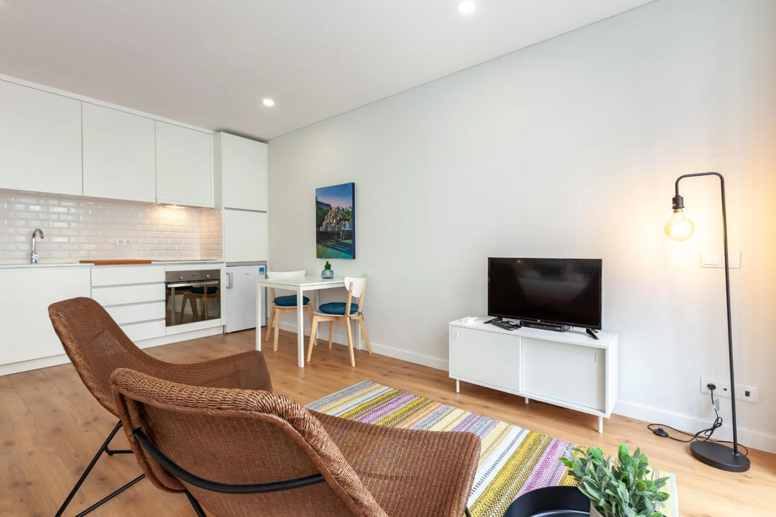 Communal lounge/ TV room in Oporto Palace Apartments