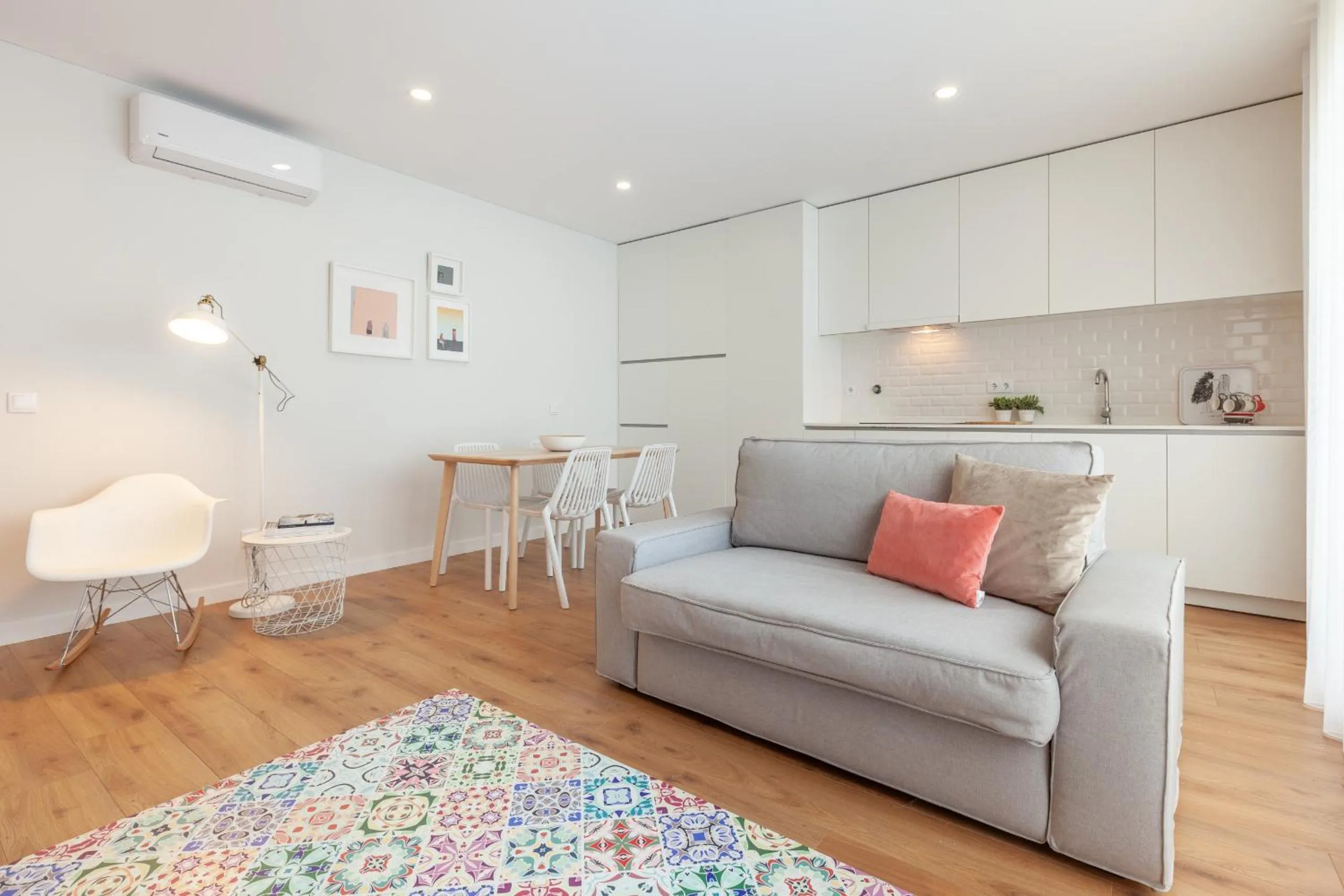 Communal lounge/ TV room in Oporto Palace Apartments