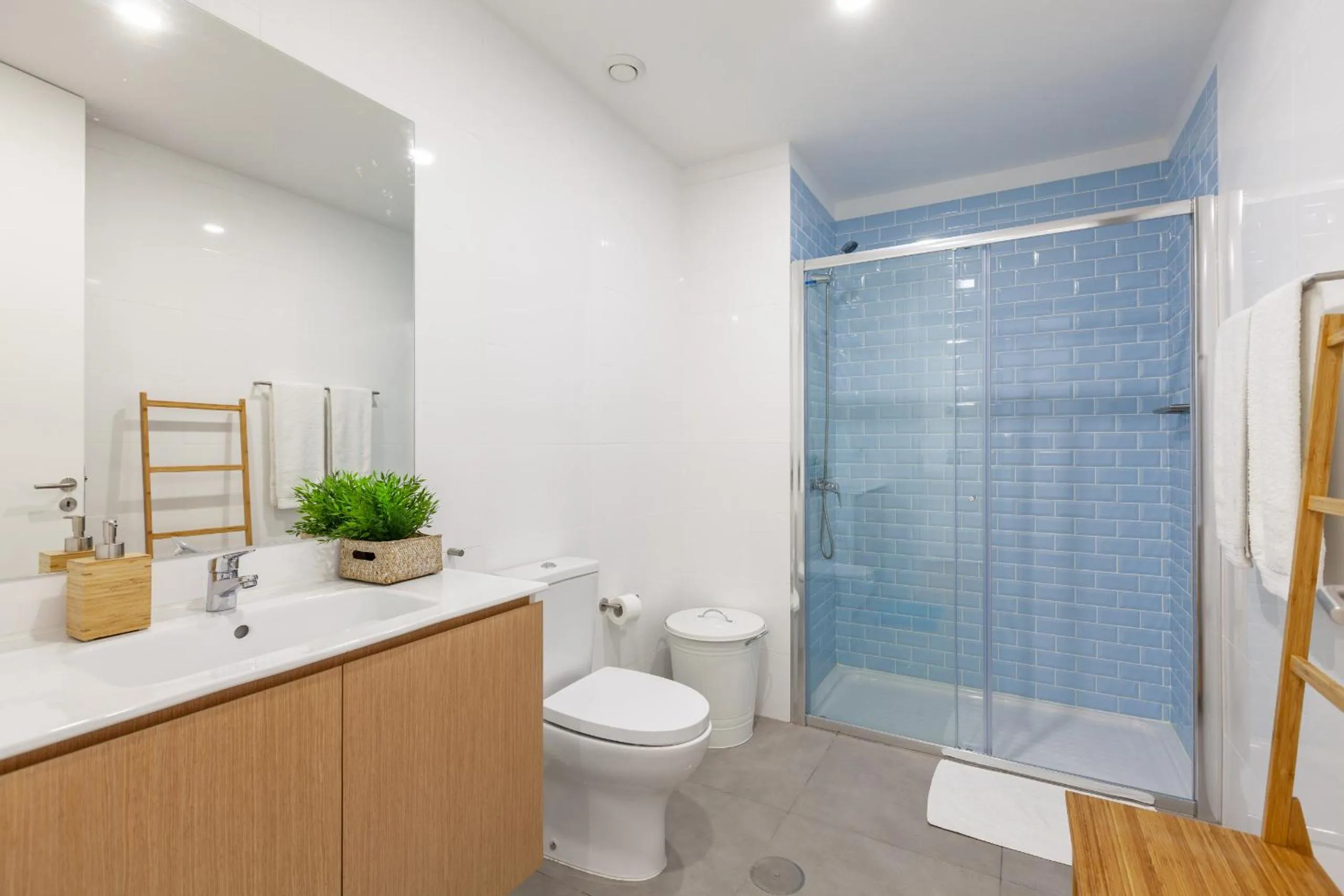 Bathroom in Oporto Palace Apartments