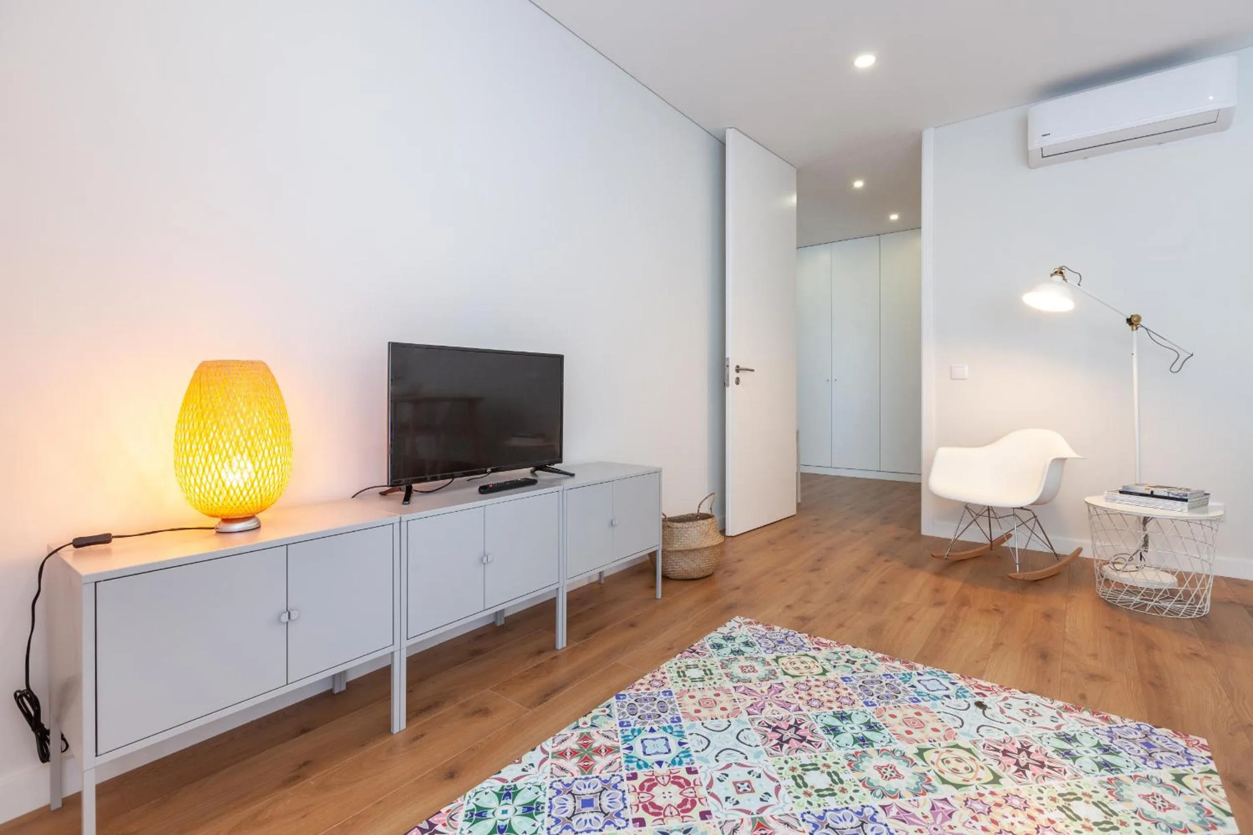 Communal lounge/ TV room, Bed in Oporto Palace Apartments