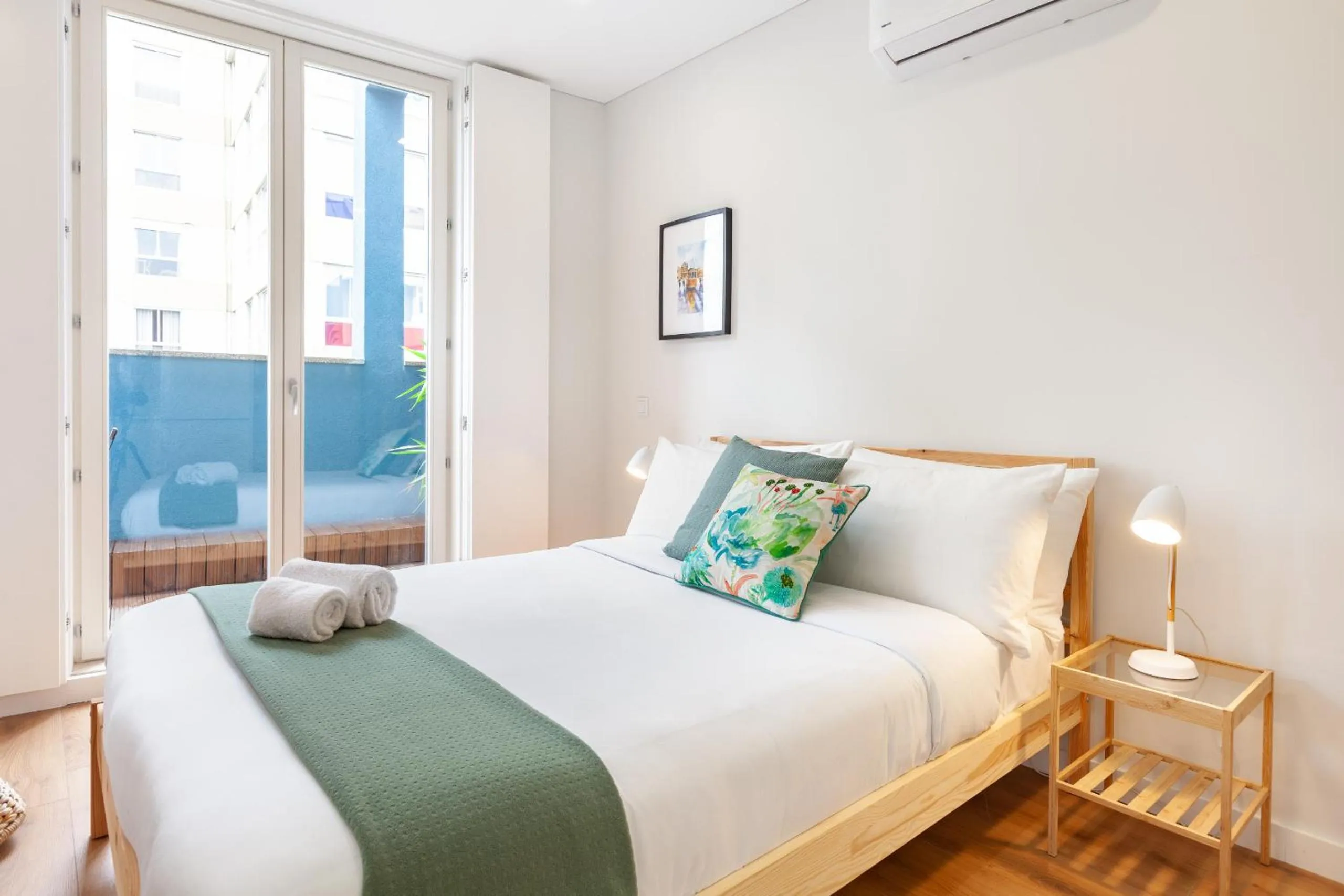 Bed in Oporto Palace Apartments