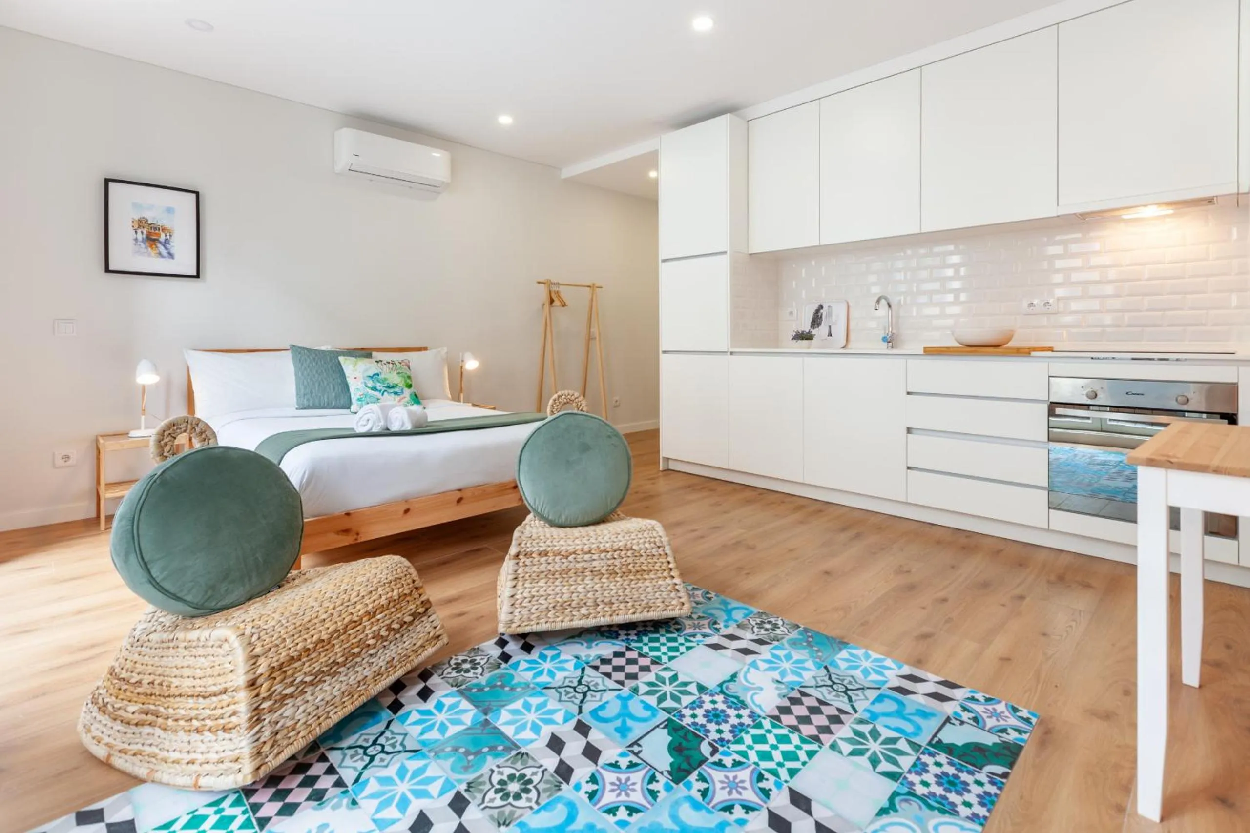 Dining area, Bed in Oporto Palace Apartments