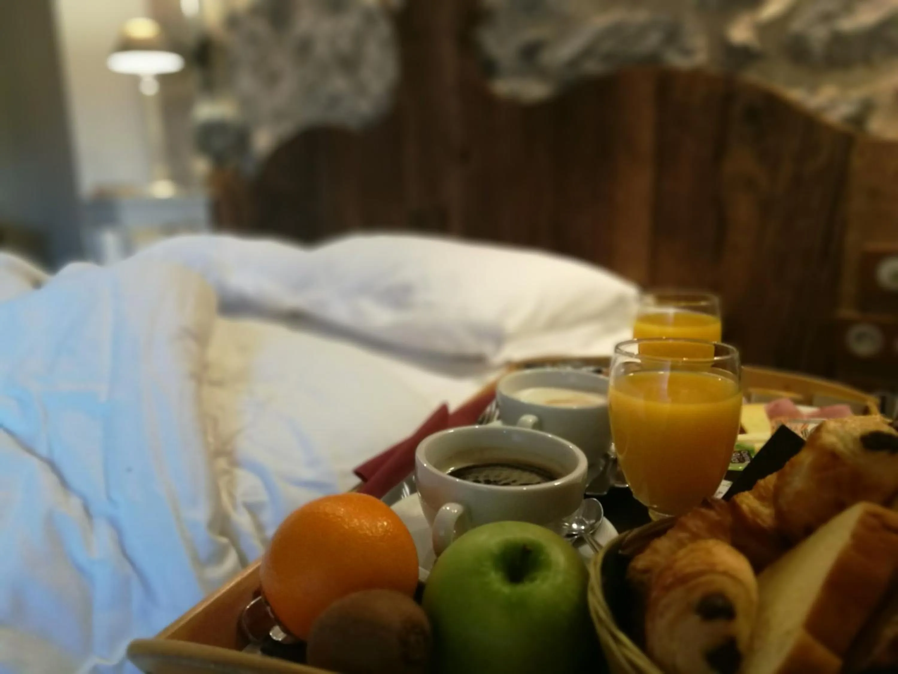 Food and drinks, Bed in Hotel Logis - Chateau de Beauregard