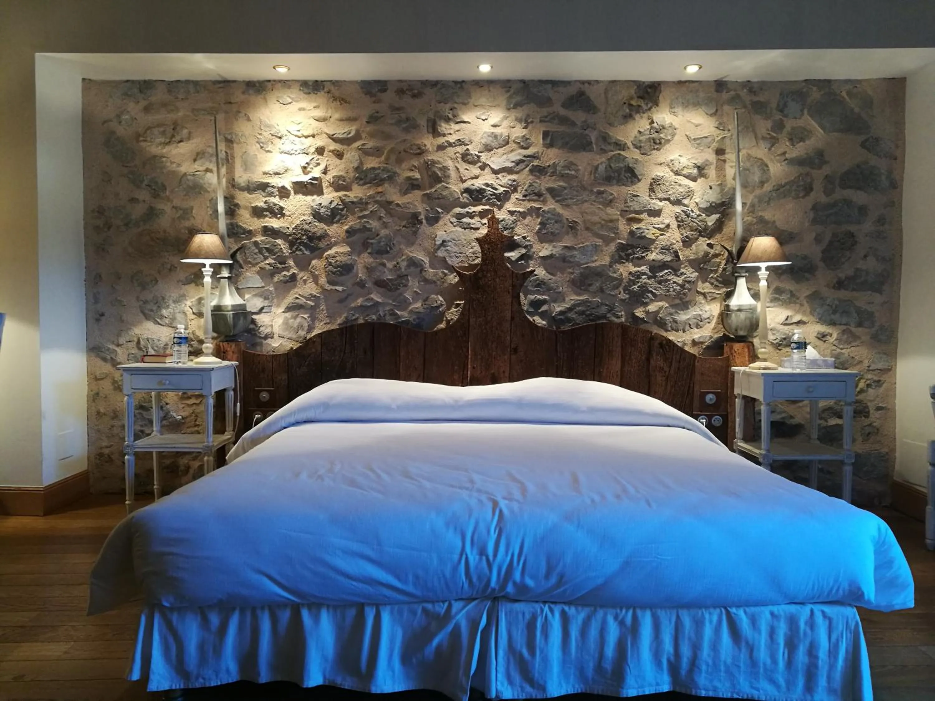Bed in Hotel Logis - Chateau de Beauregard