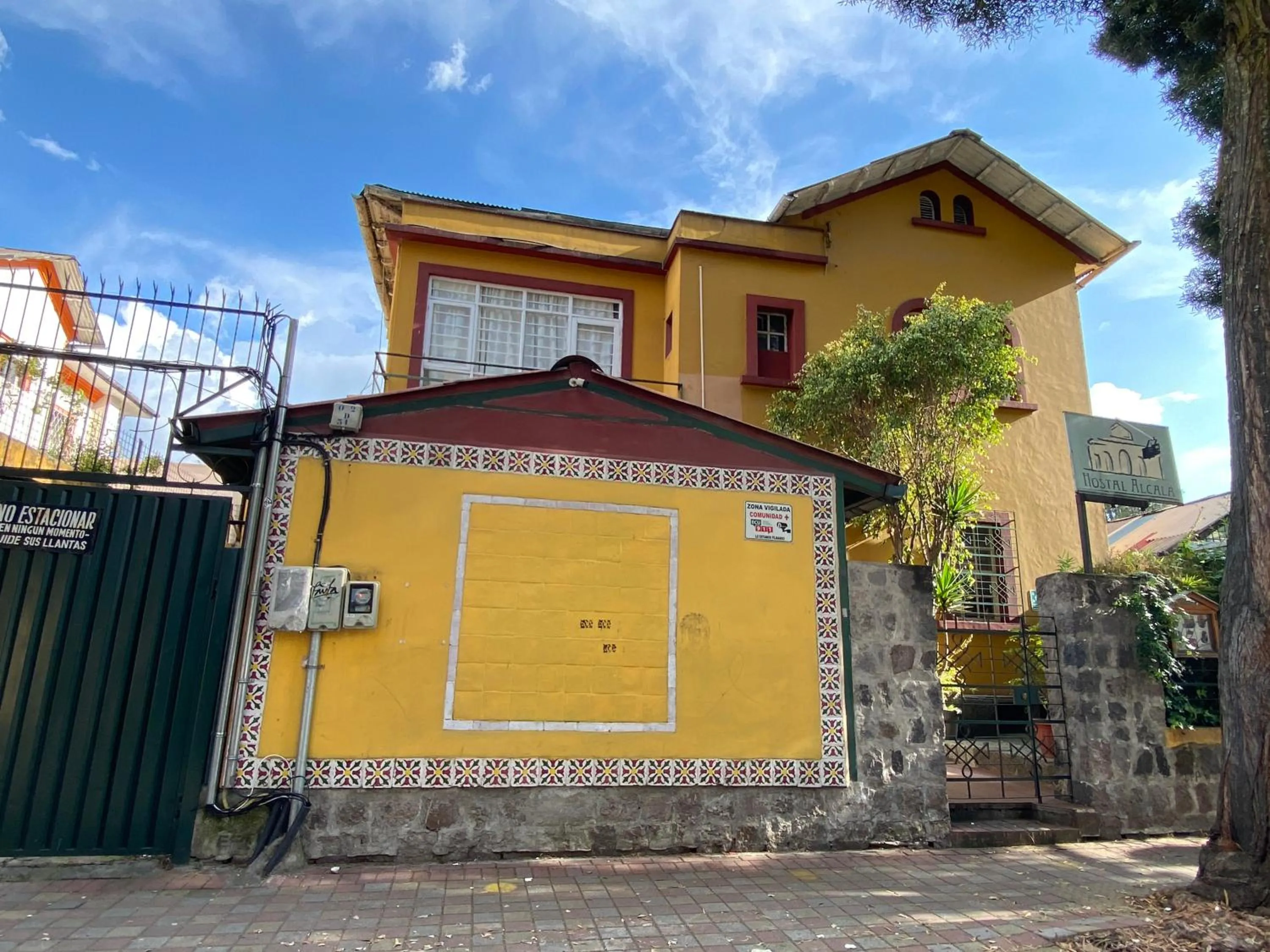 Property building in Hostal Alcala