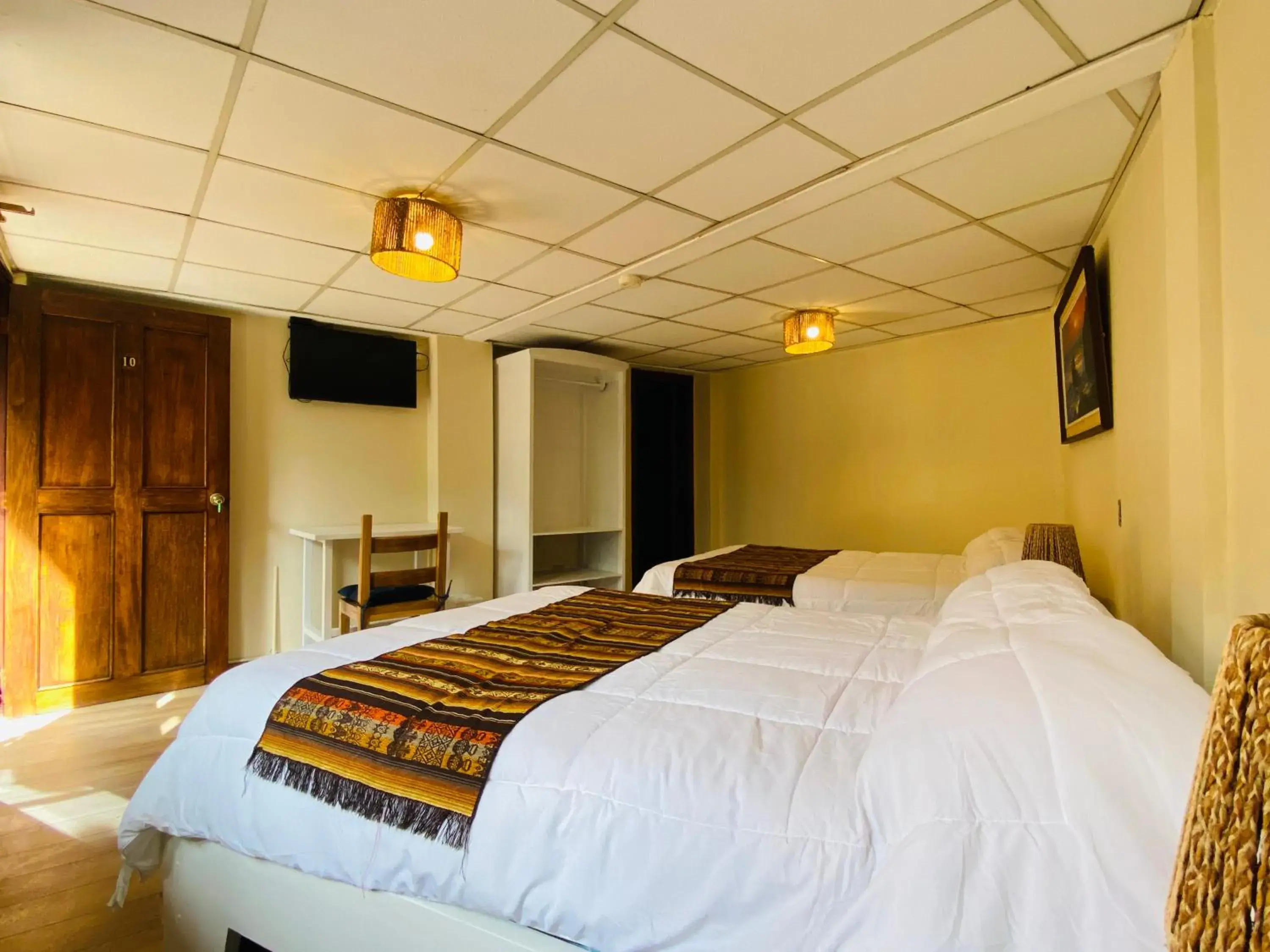 Triple Room in Hostal Alcala Triple Room in Hostal Alcala