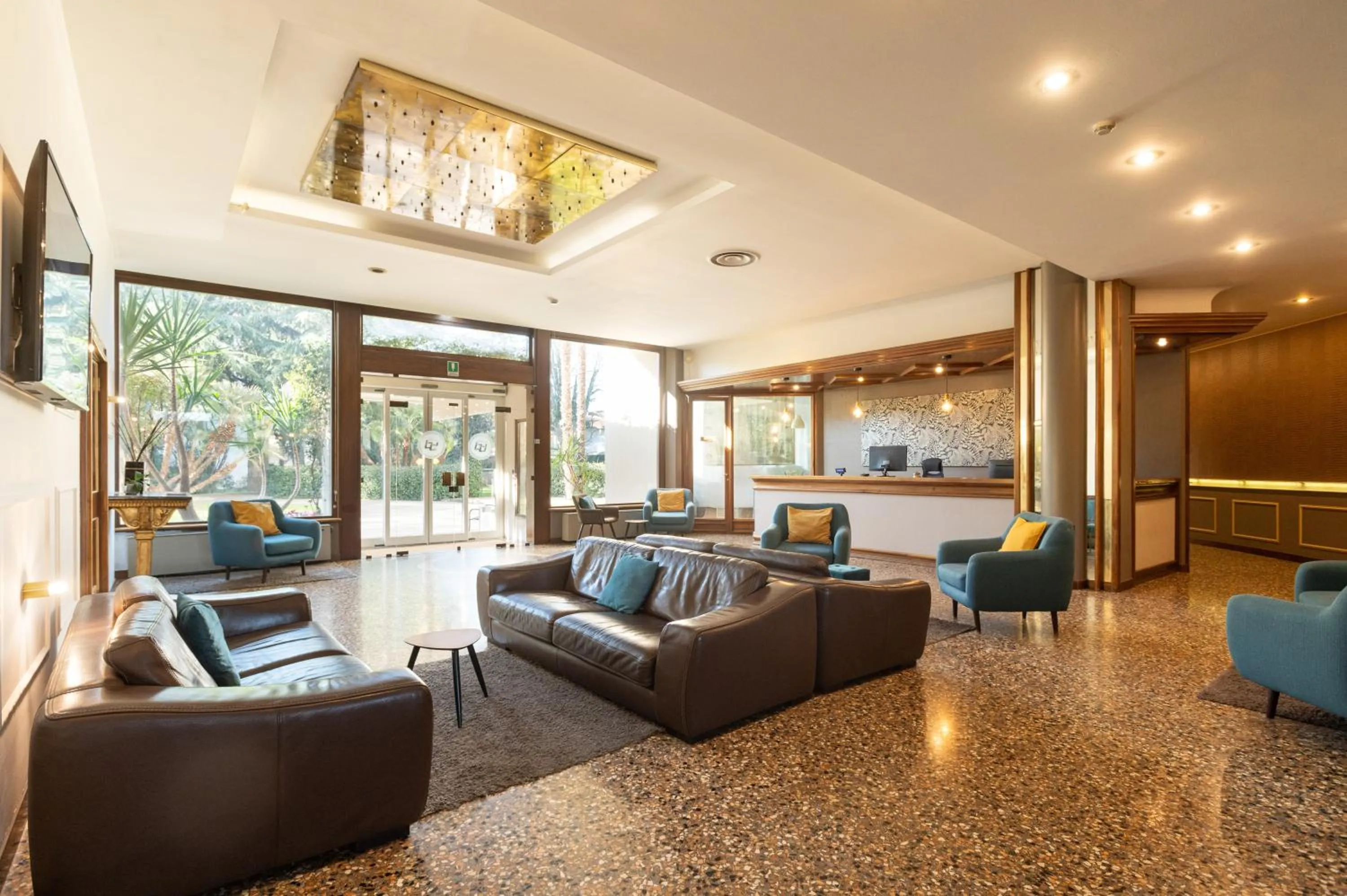 Lobby or reception in Blue Dream Hotel