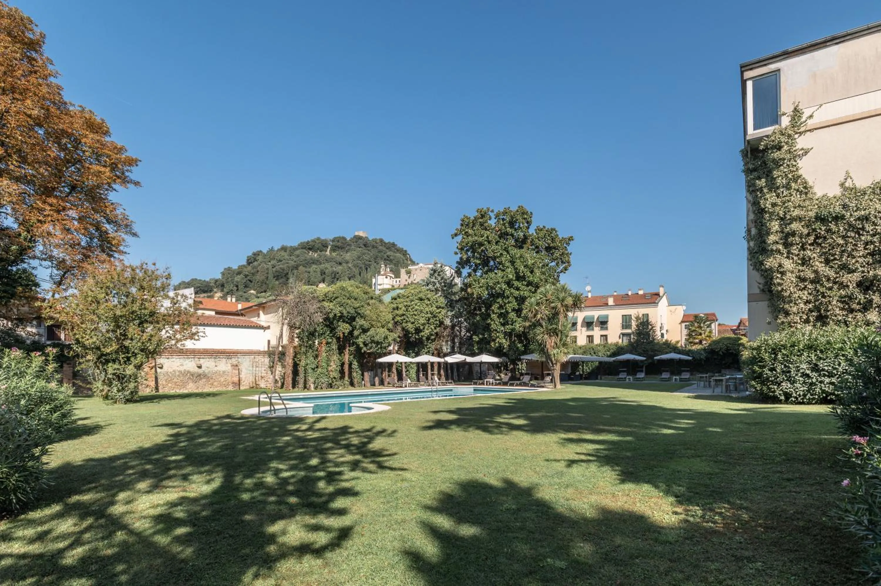 Garden in Blue Dream Hotel