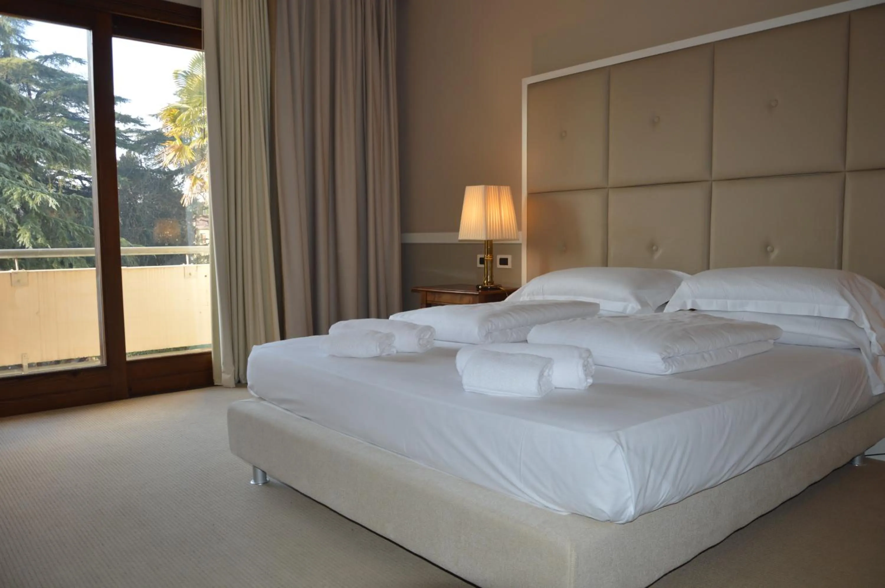 Bedroom, Bed in Blue Dream Hotel