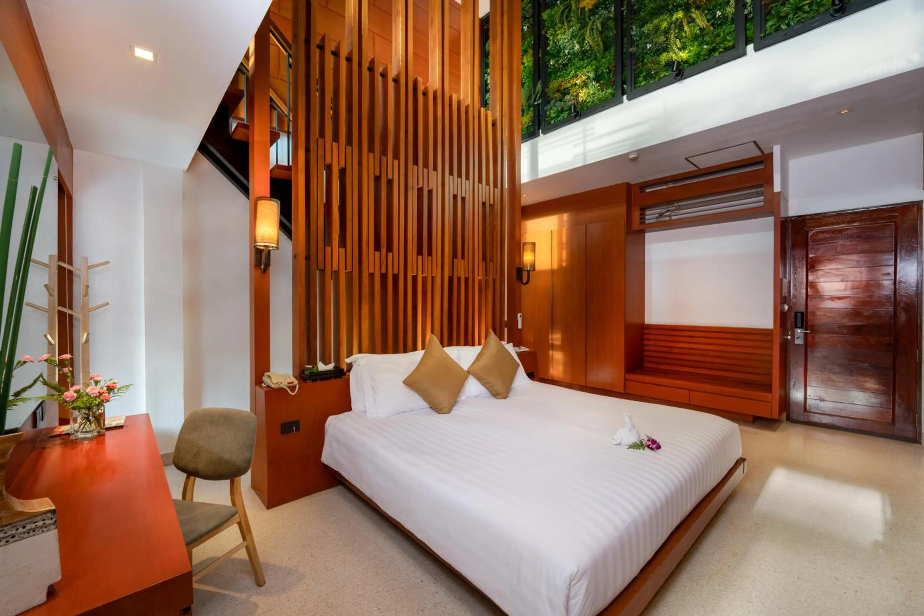 Bed in La Flora Resort Patong