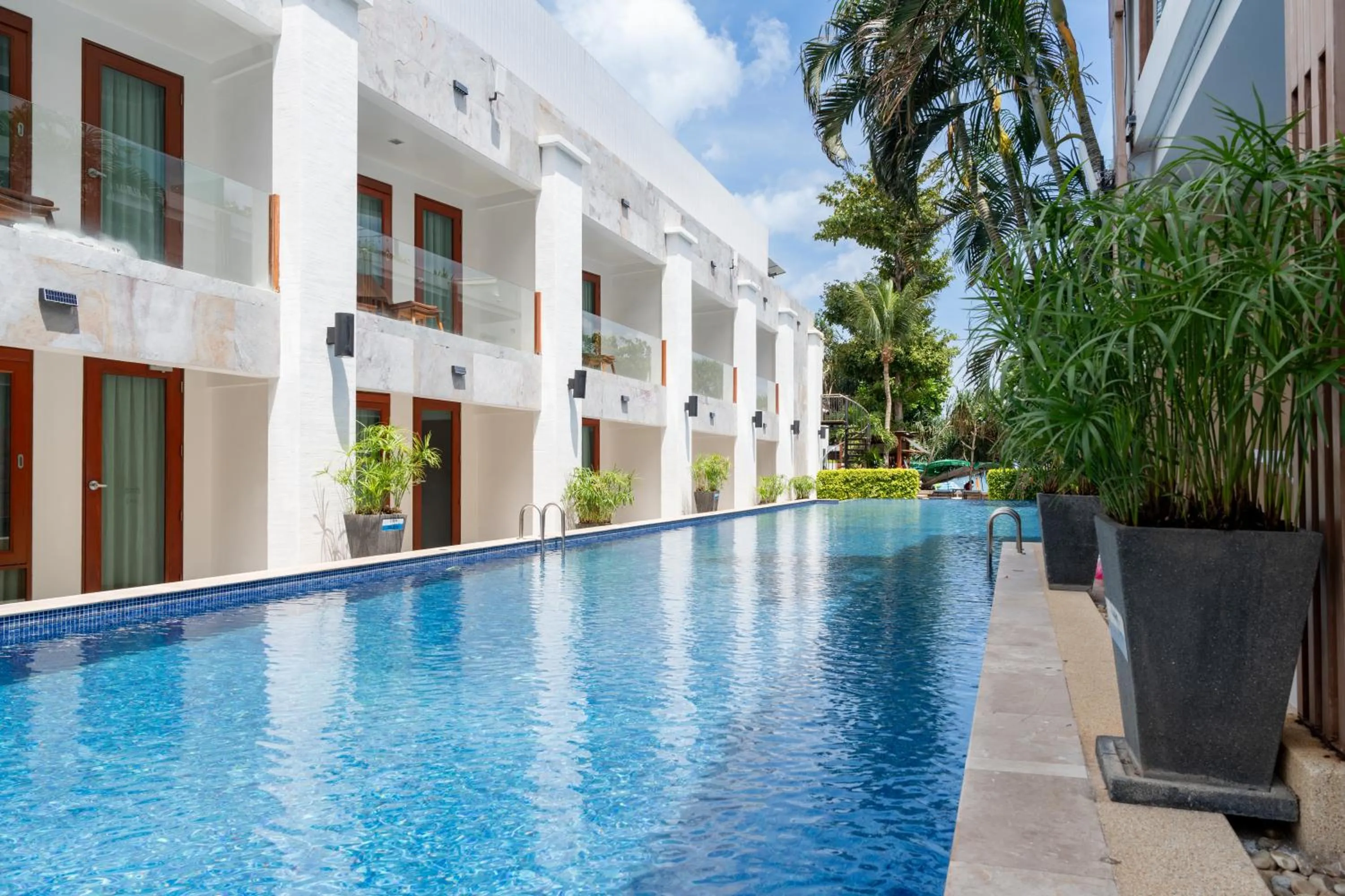 Swimming pool in La Flora Resort Patong