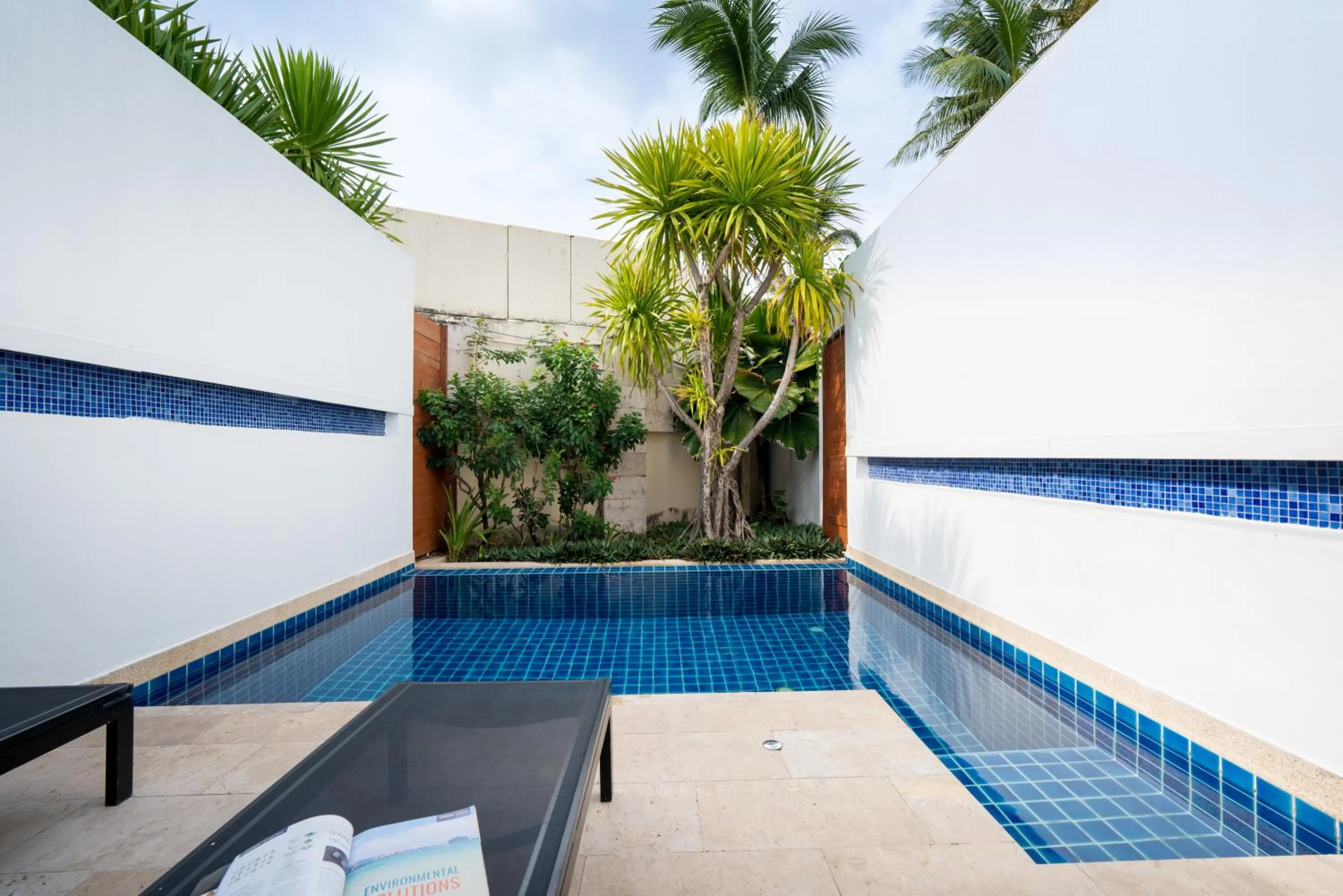 Swimming pool in La Flora Resort Patong