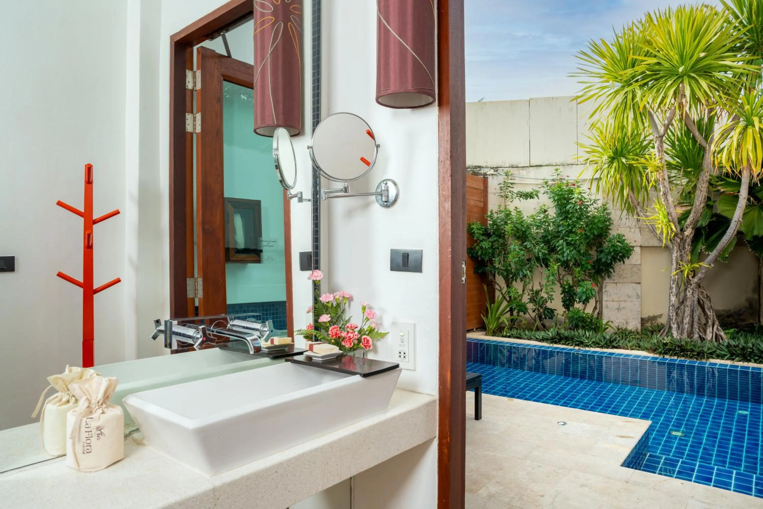 Bathroom in La Flora Resort Patong