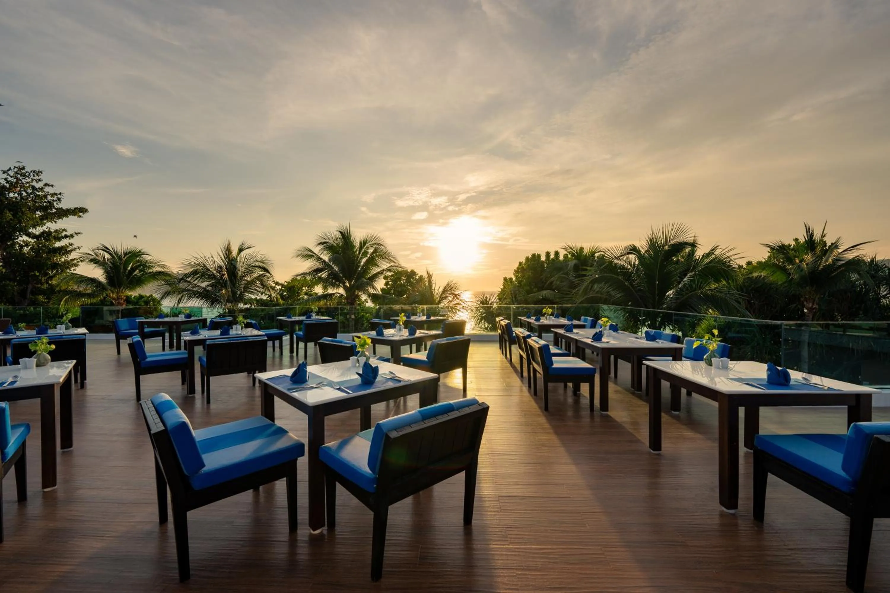 Restaurant/places to eat in La Flora Resort Patong