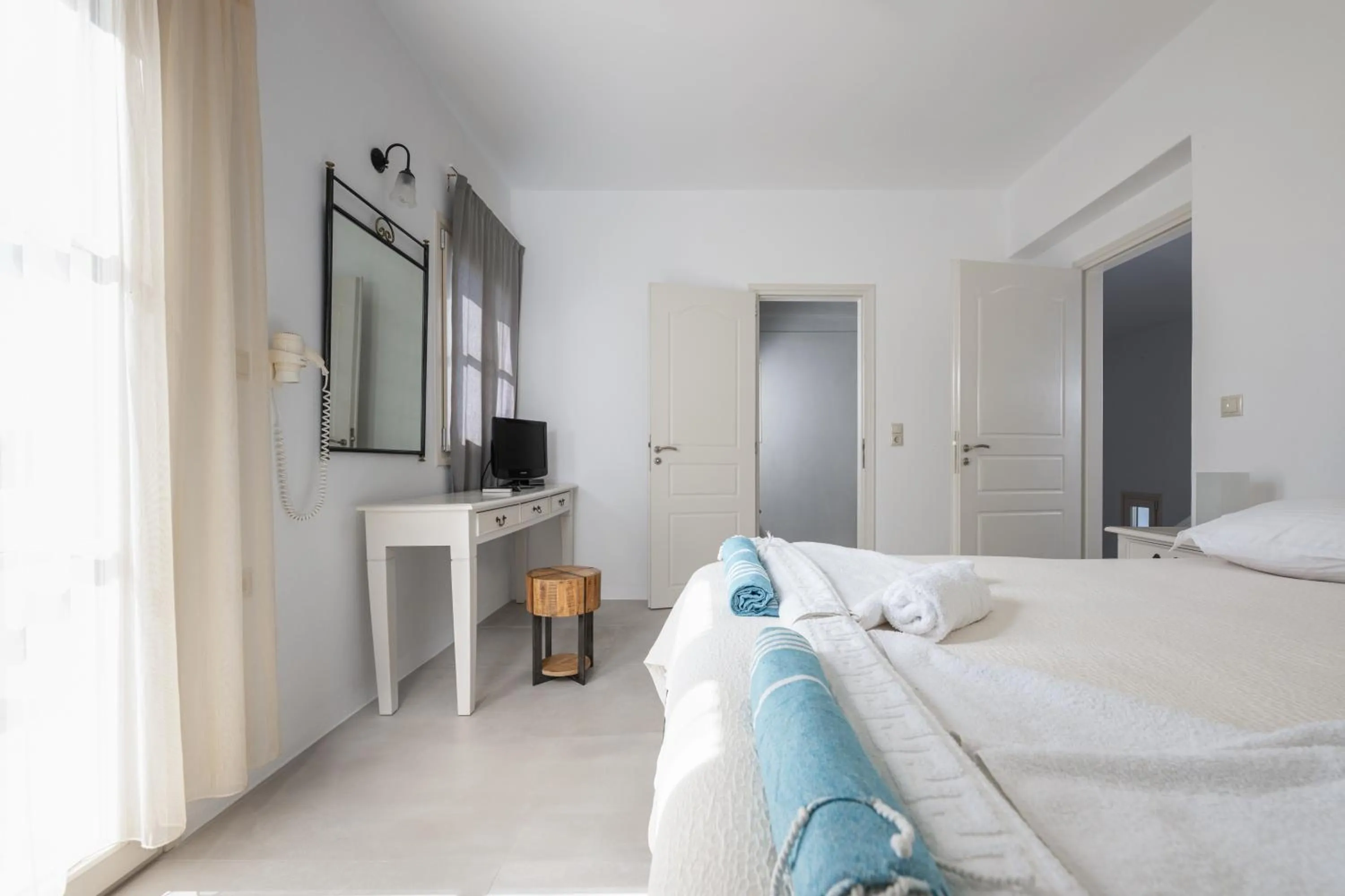 Photo of the whole room, Bed in Iliada Villas