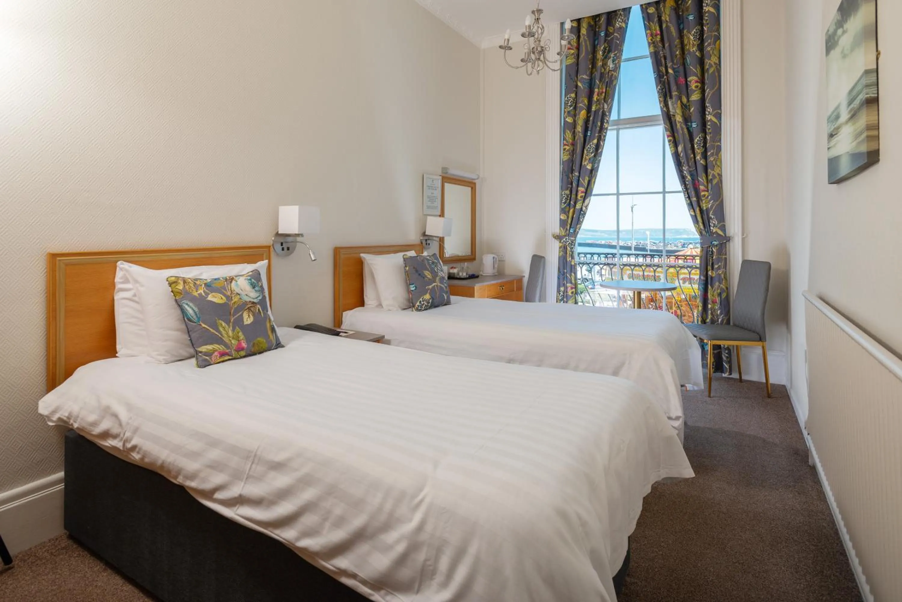 Bedroom, Bed in Hotel Rex