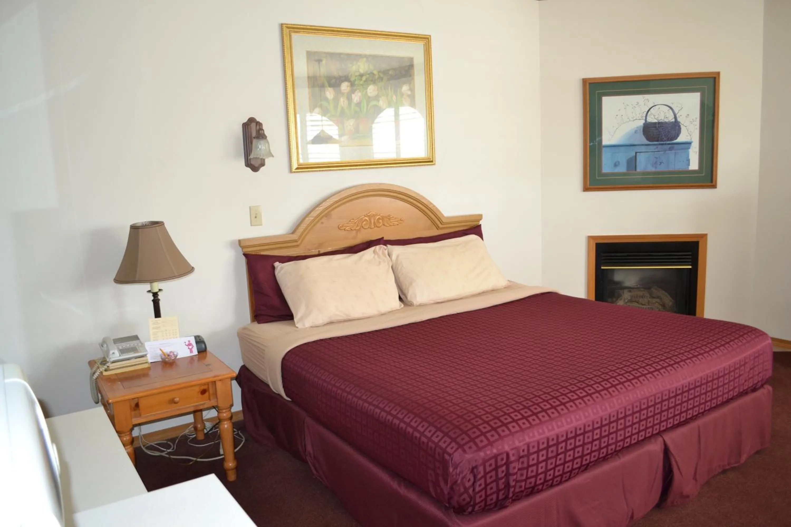 Bed in Anaco Bay Inn